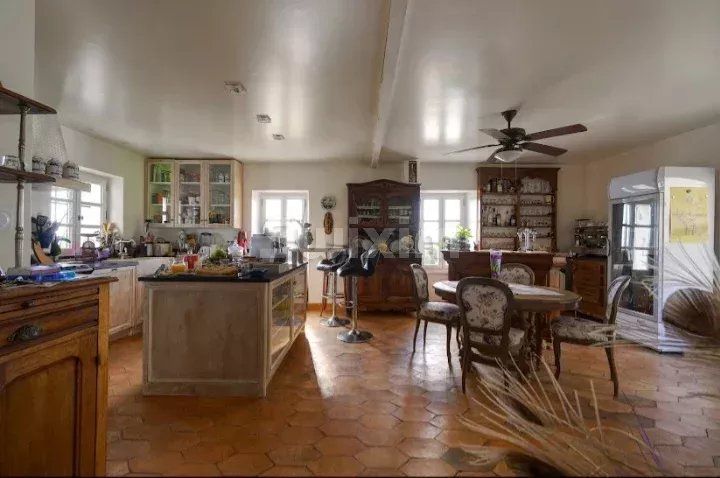 casa 12 Camere in vendita su Rousson (30340)