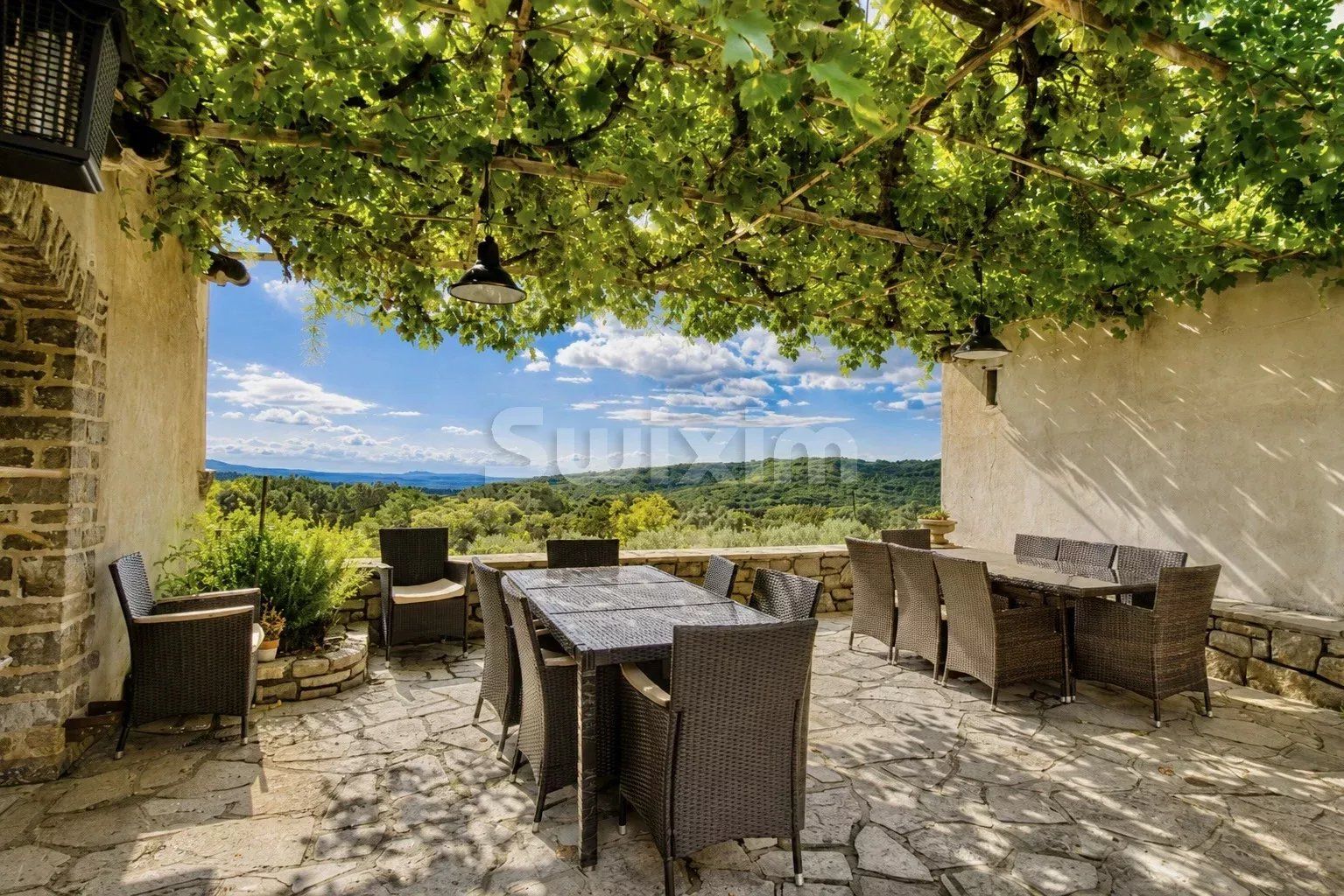 property 12 Rooms for sale on Alès (30100)