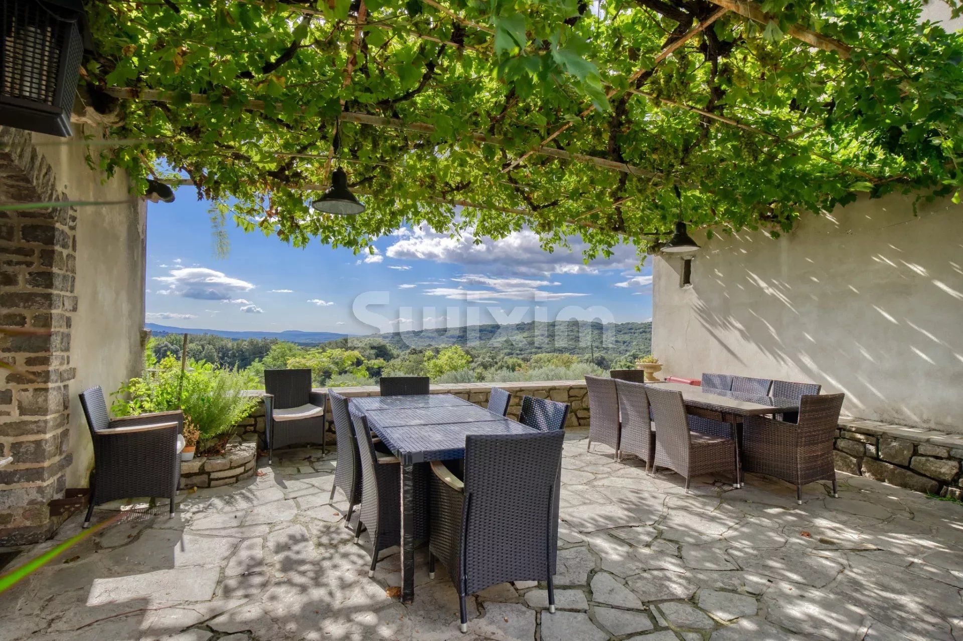 property 12 Rooms for sale on Alès (30100)