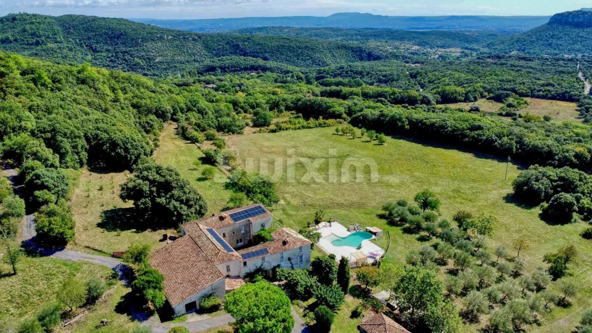 property 12 Rooms for sale on Alès (30100)