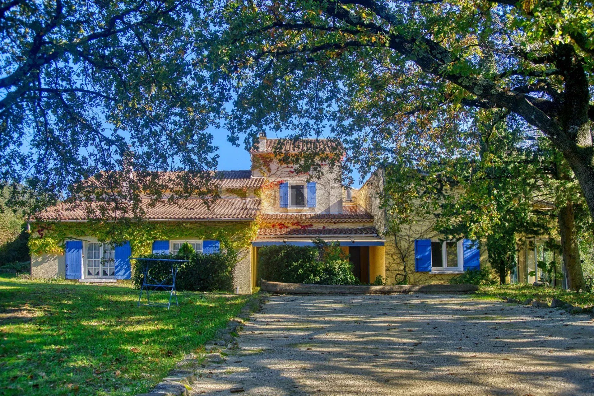 property 15 Rooms for sale on Alès (30100)