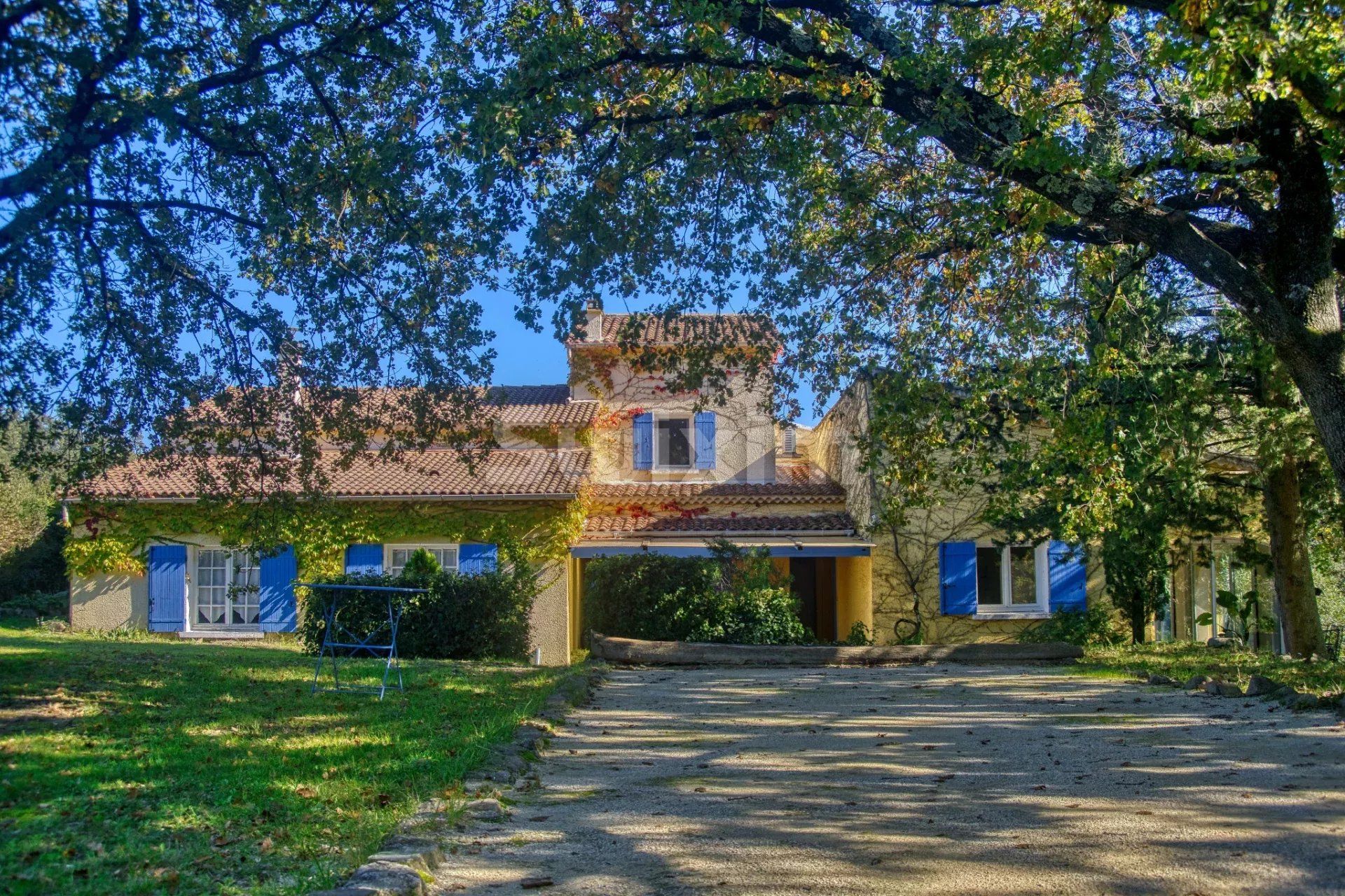 property 15 Rooms for sale on Alès (30100)