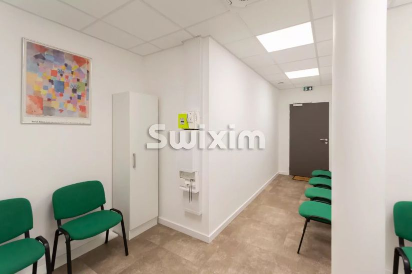 Aluguer Comercial local Sallenôves 1&nbsp;sala 16.18&nbsp;m²