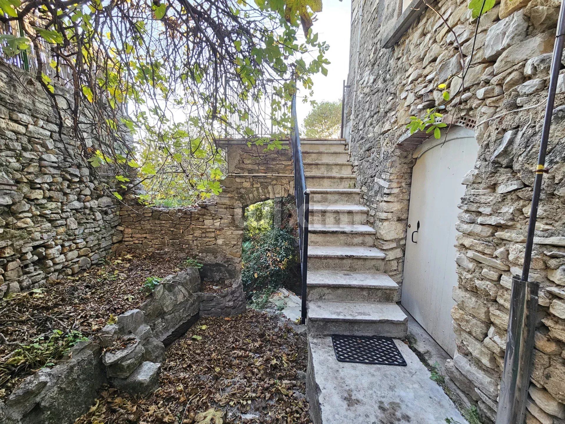 immeuble 6 Pièces en vente sur Vézénobres (30360)