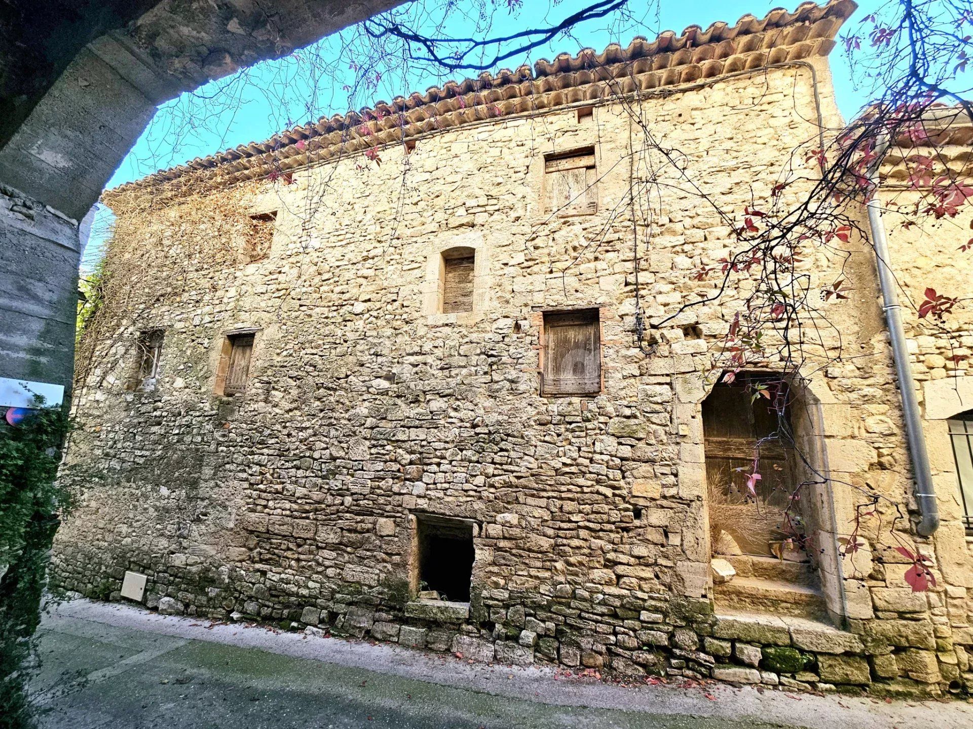 immeuble 6 Pièces en vente sur Vézénobres (30360)