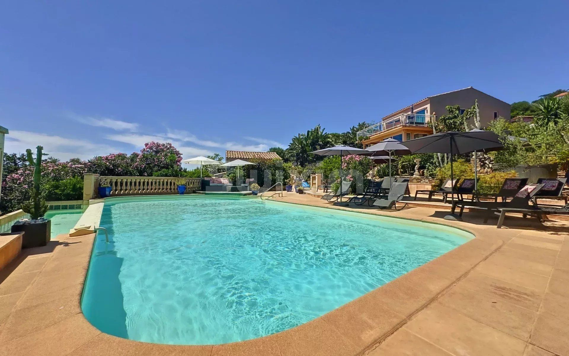 villa 23 Zimmer zum verkauf auf Hyères (83400)