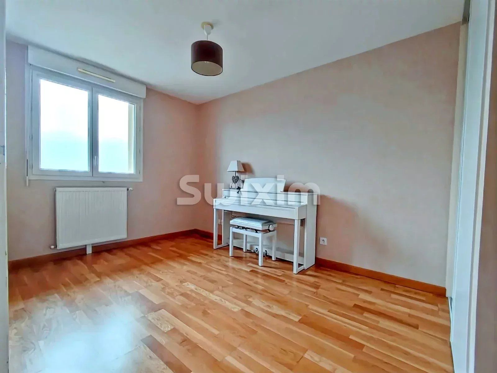 house 4 Rooms for sale on Challex (01630)