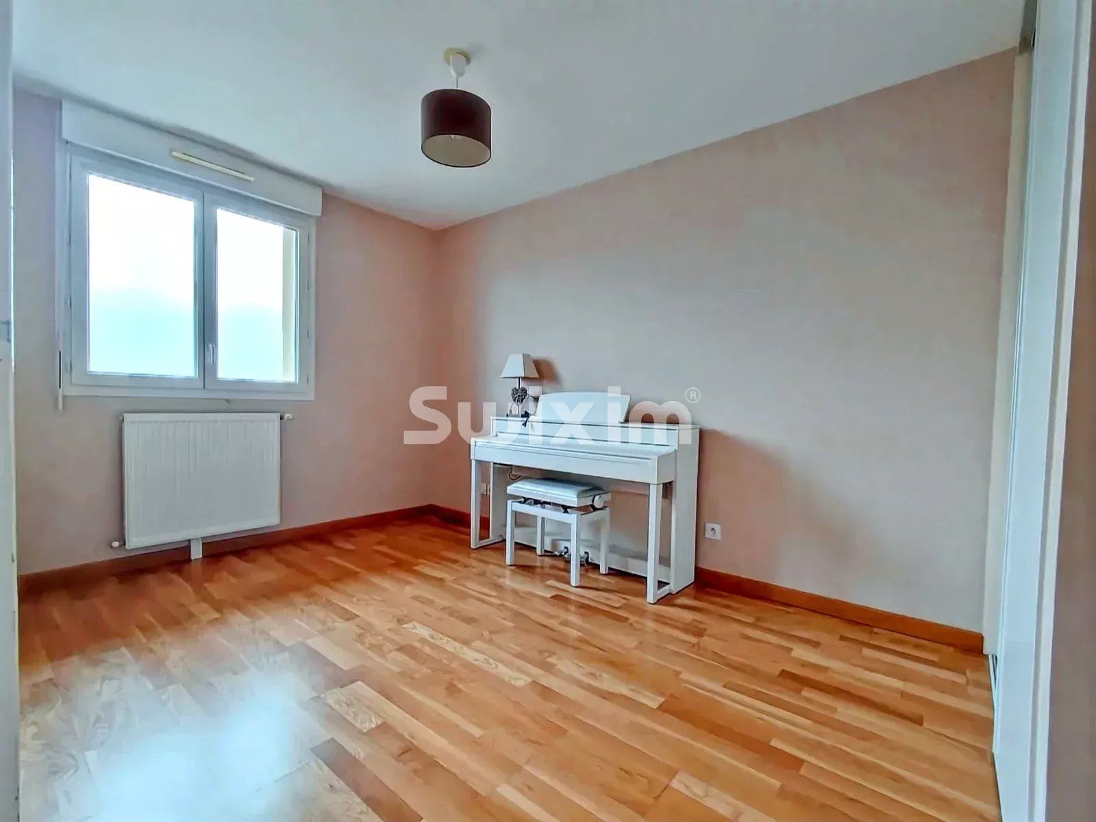 house 4 Rooms for sale on Challex (01630)