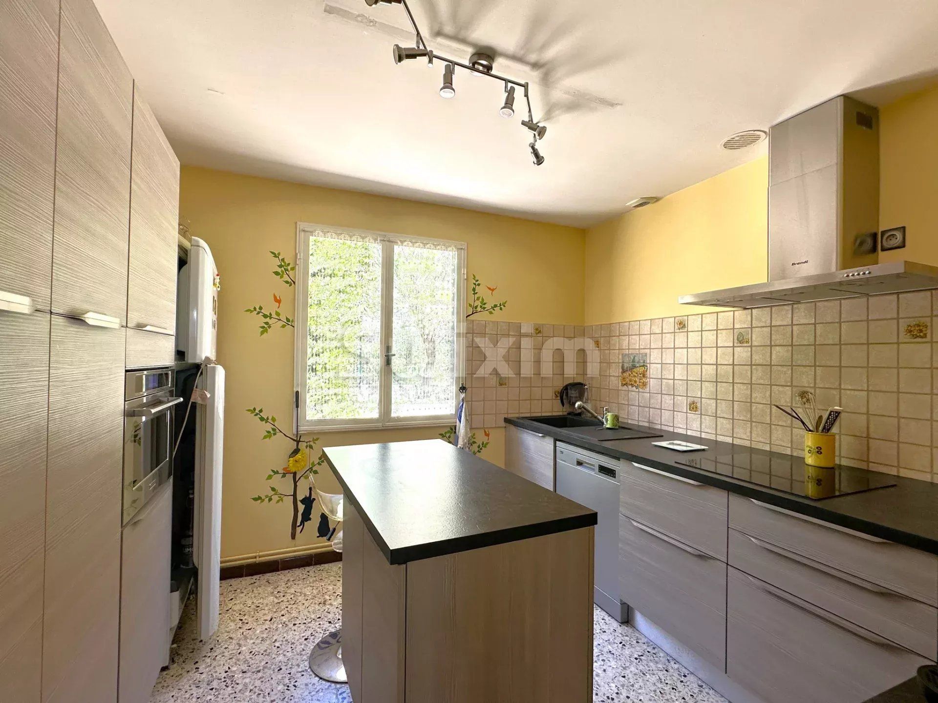 villa 12 Rooms for sale on Saint-Just-et-Vacquières (30580)