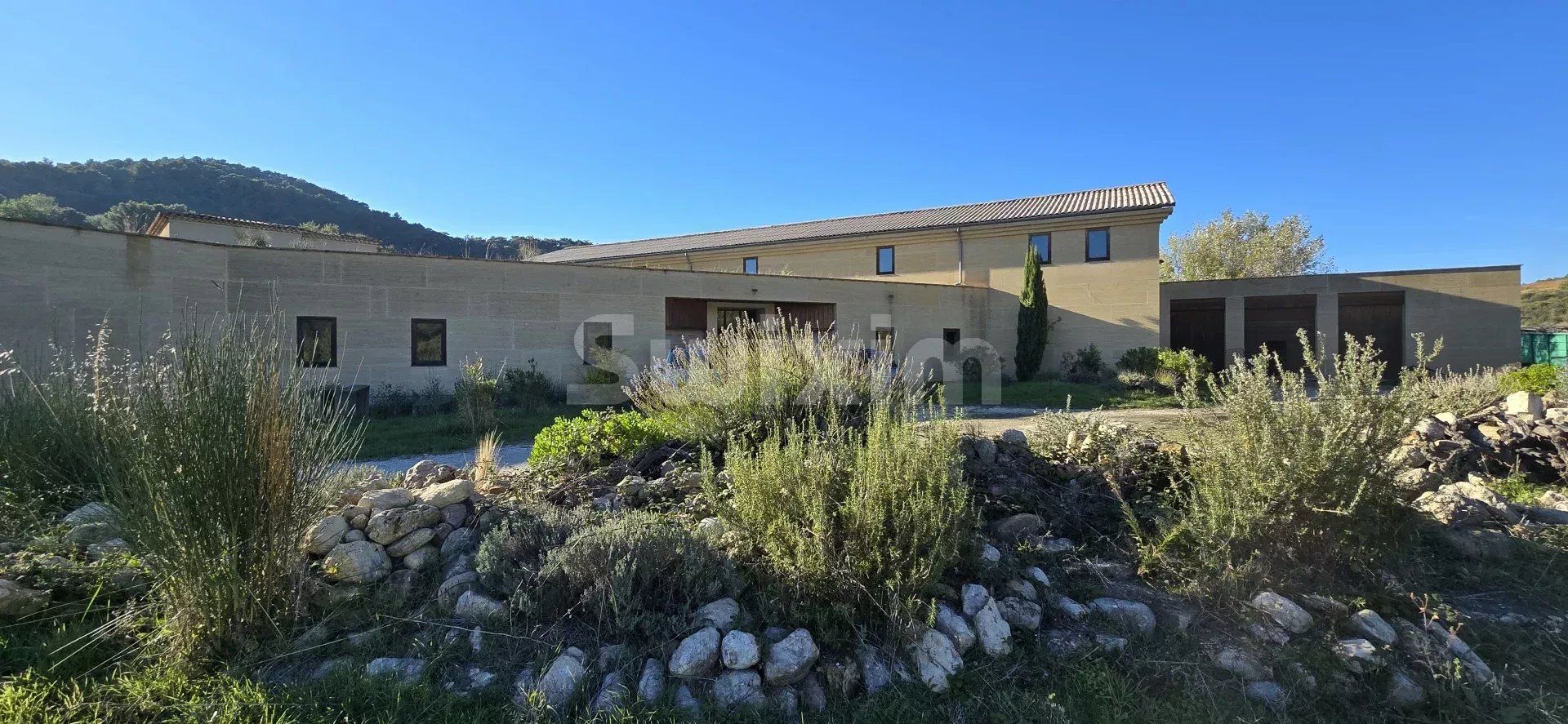 bastide 16 Camere in vendita su Nyons (26110)