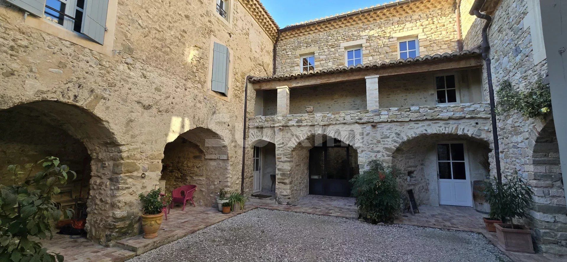 bastide 16 Camere in vendita su Nyons (26110)