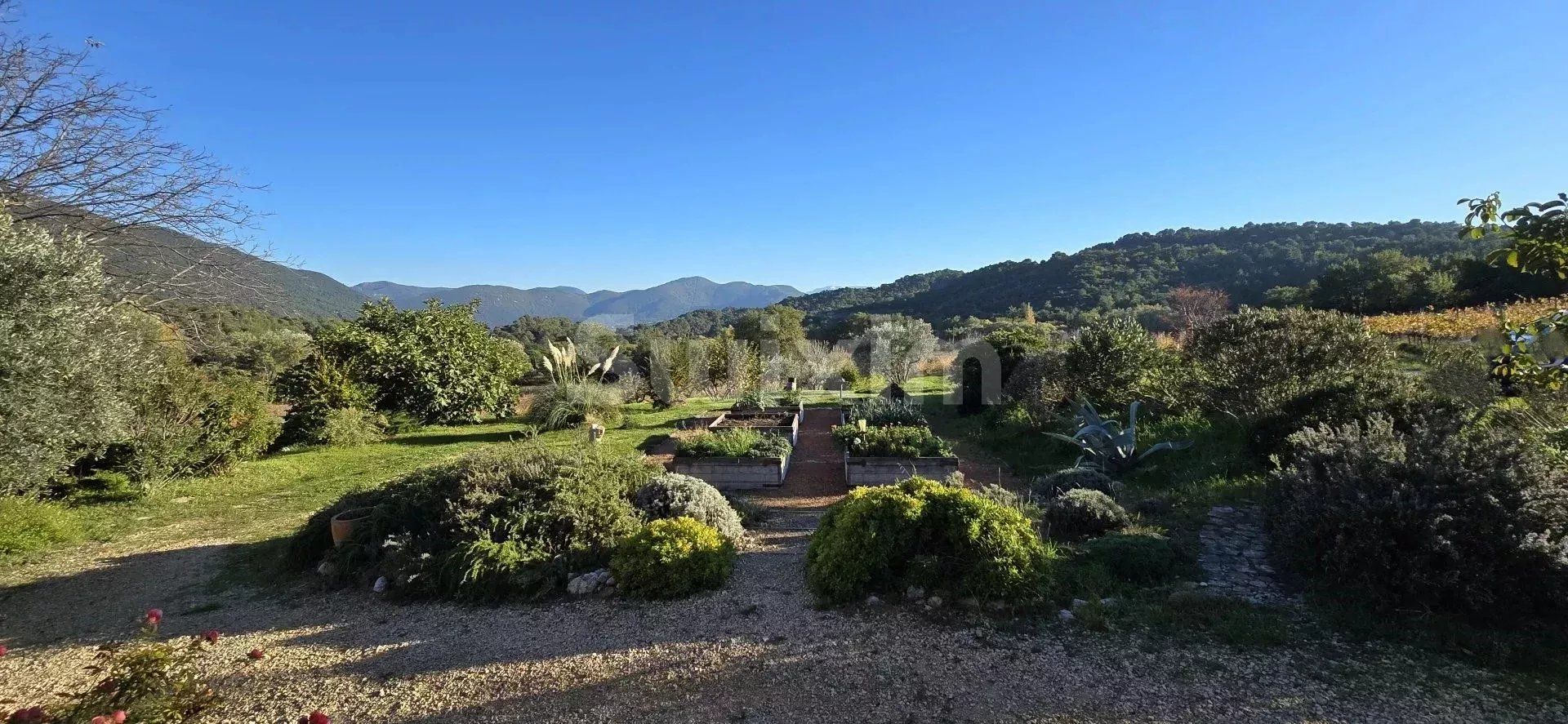 bastide 16 Camere in vendita su Nyons (26110)