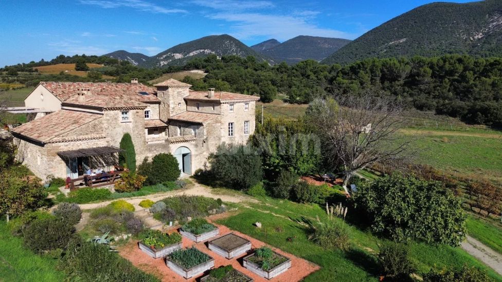Vente Bastide Nyons 16 Pièces 900 m²