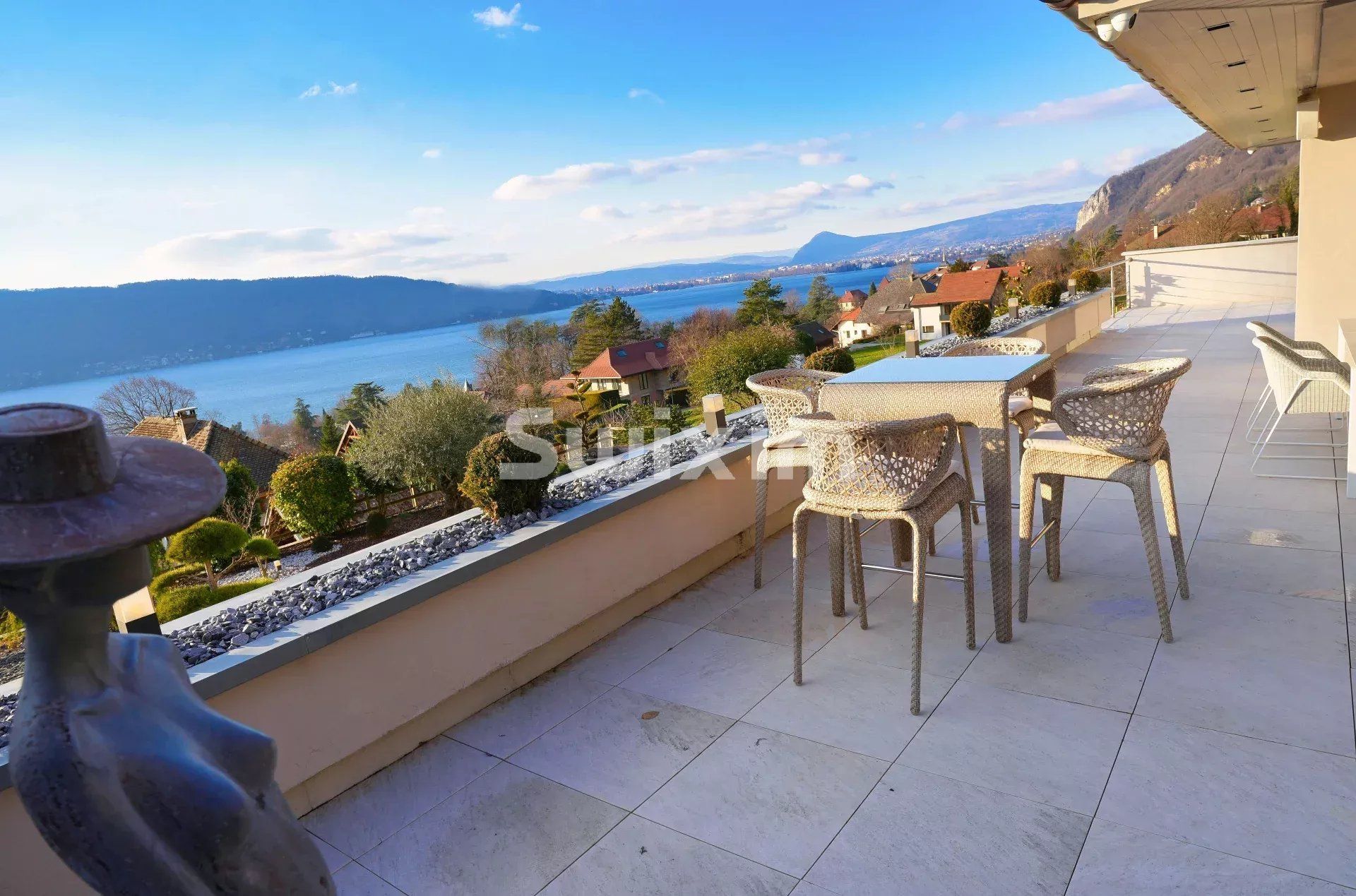 house 6 Rooms for sale on Annecy (74000)