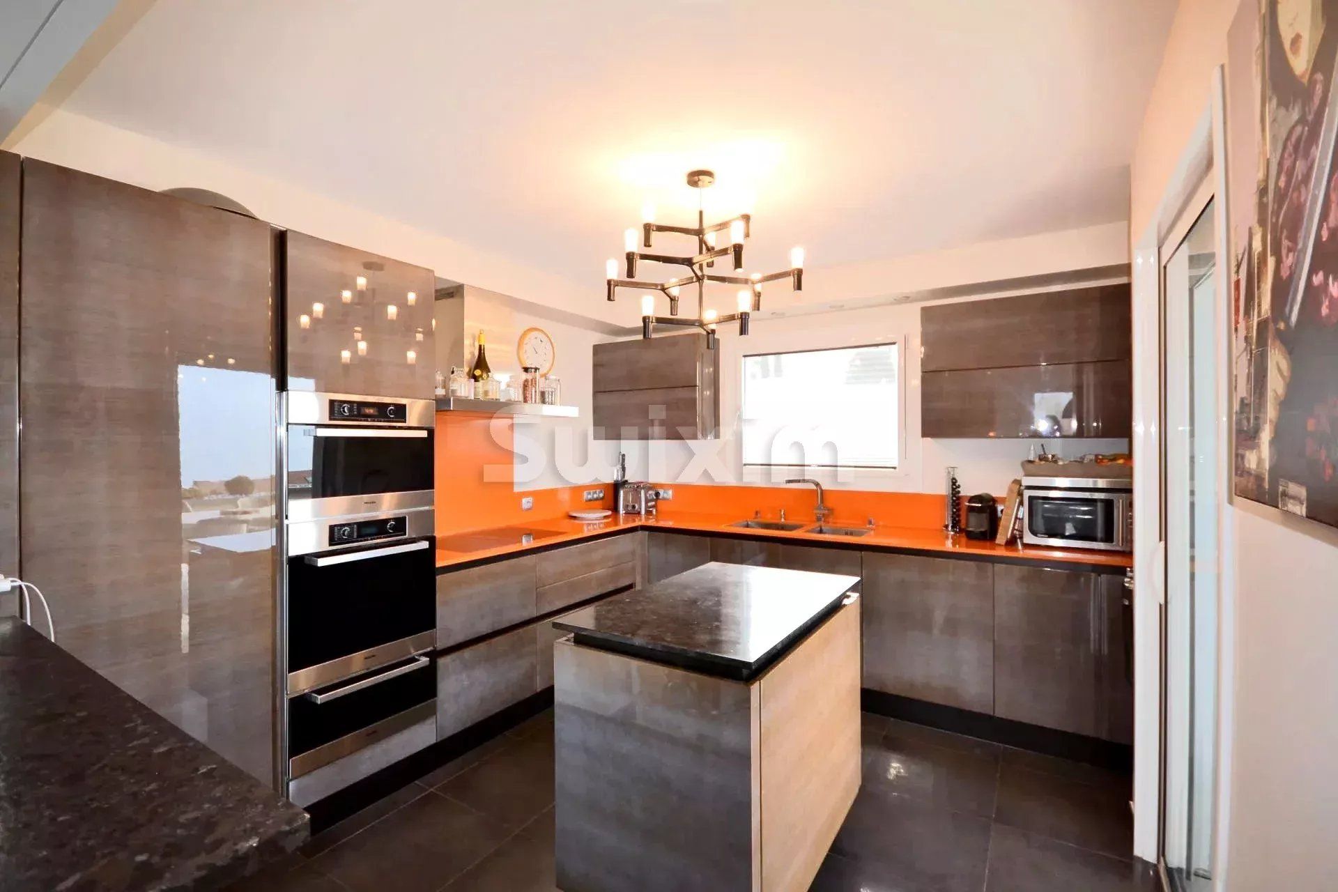 house 6 Rooms for sale on Veyrier-du-Lac (74290)