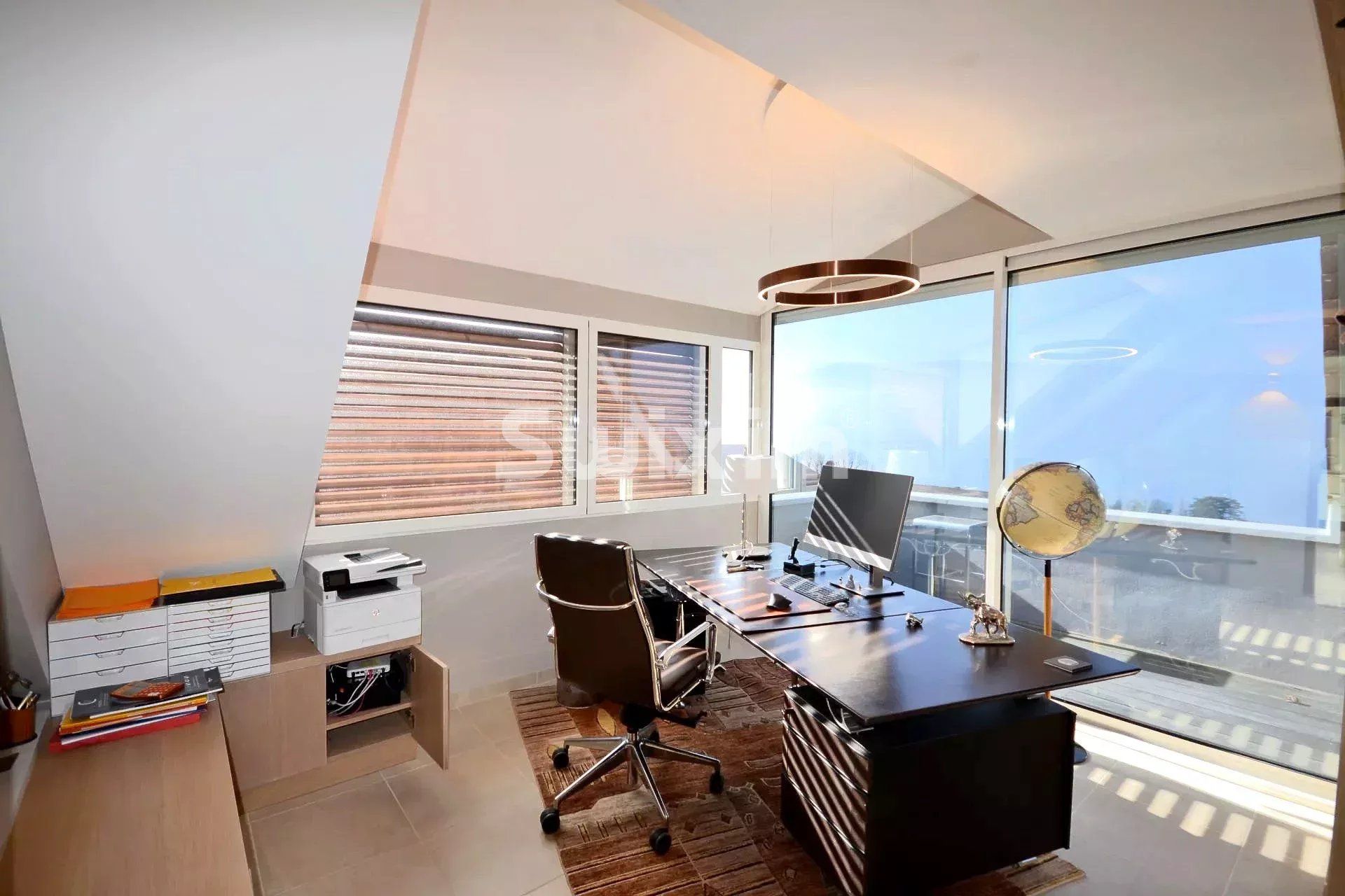 house 6 Rooms for sale on Annecy (74000)