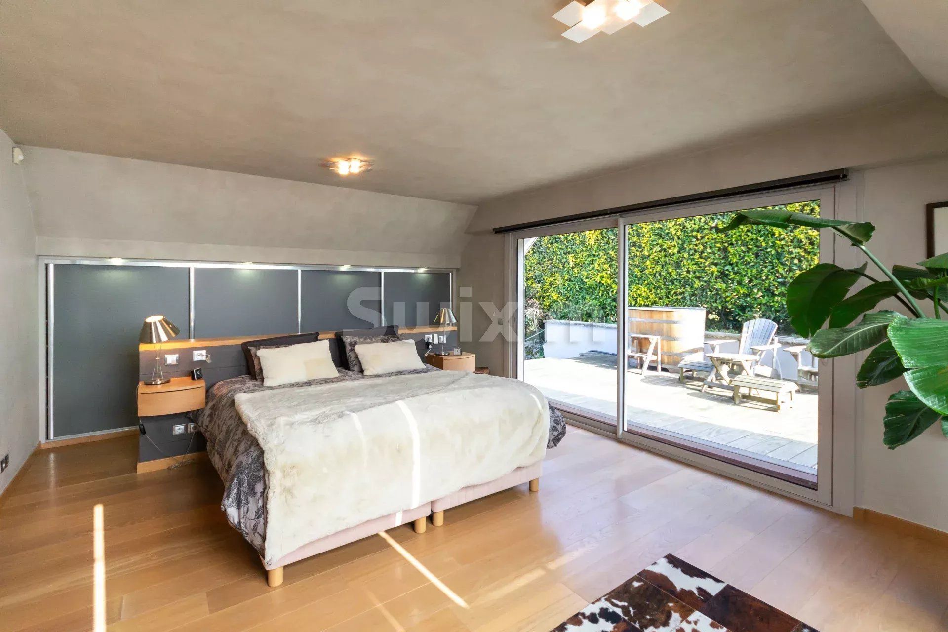 house 6 Rooms for sale on Veyrier-du-Lac (74290)