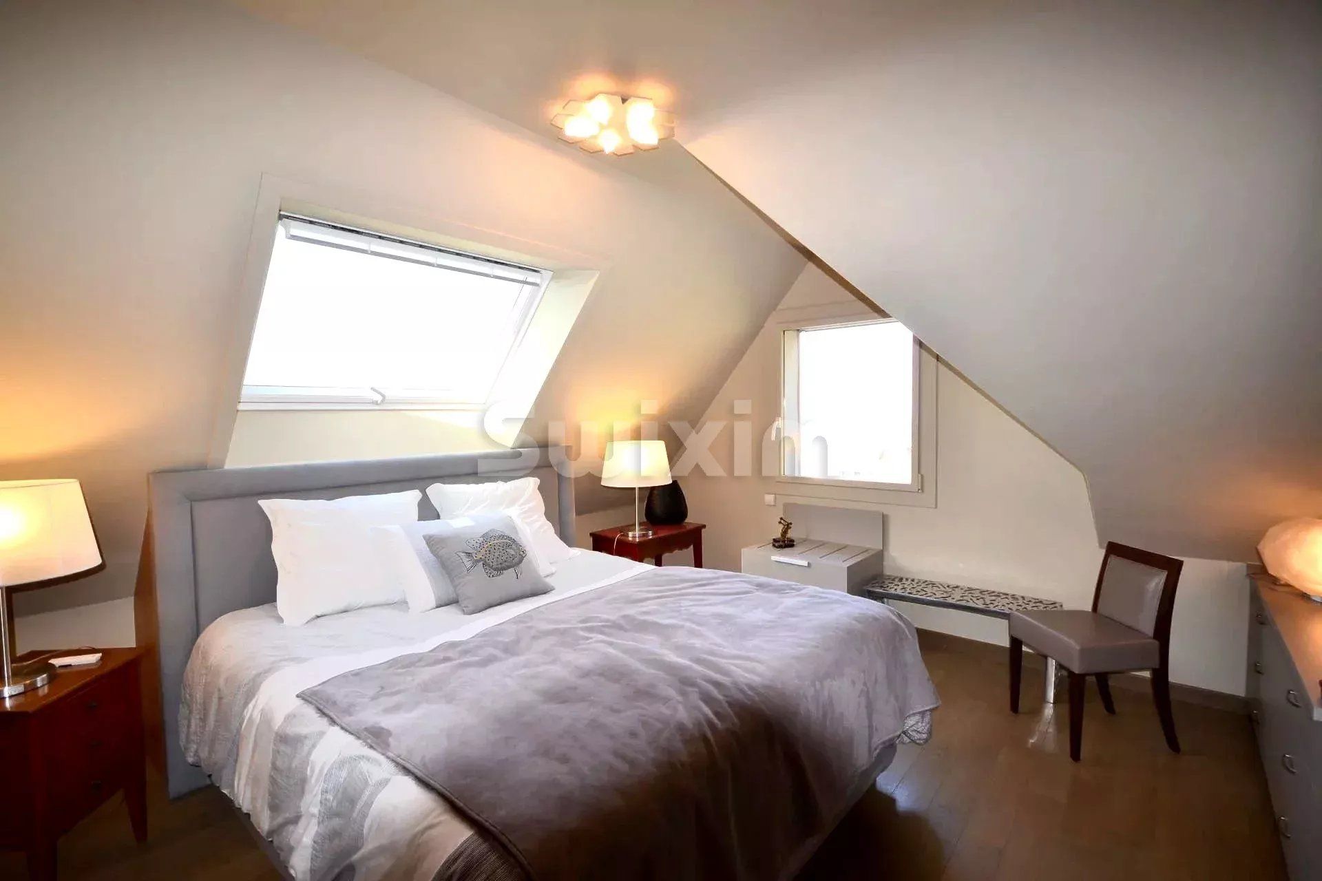 house 6 Rooms for sale on Veyrier-du-Lac (74290)