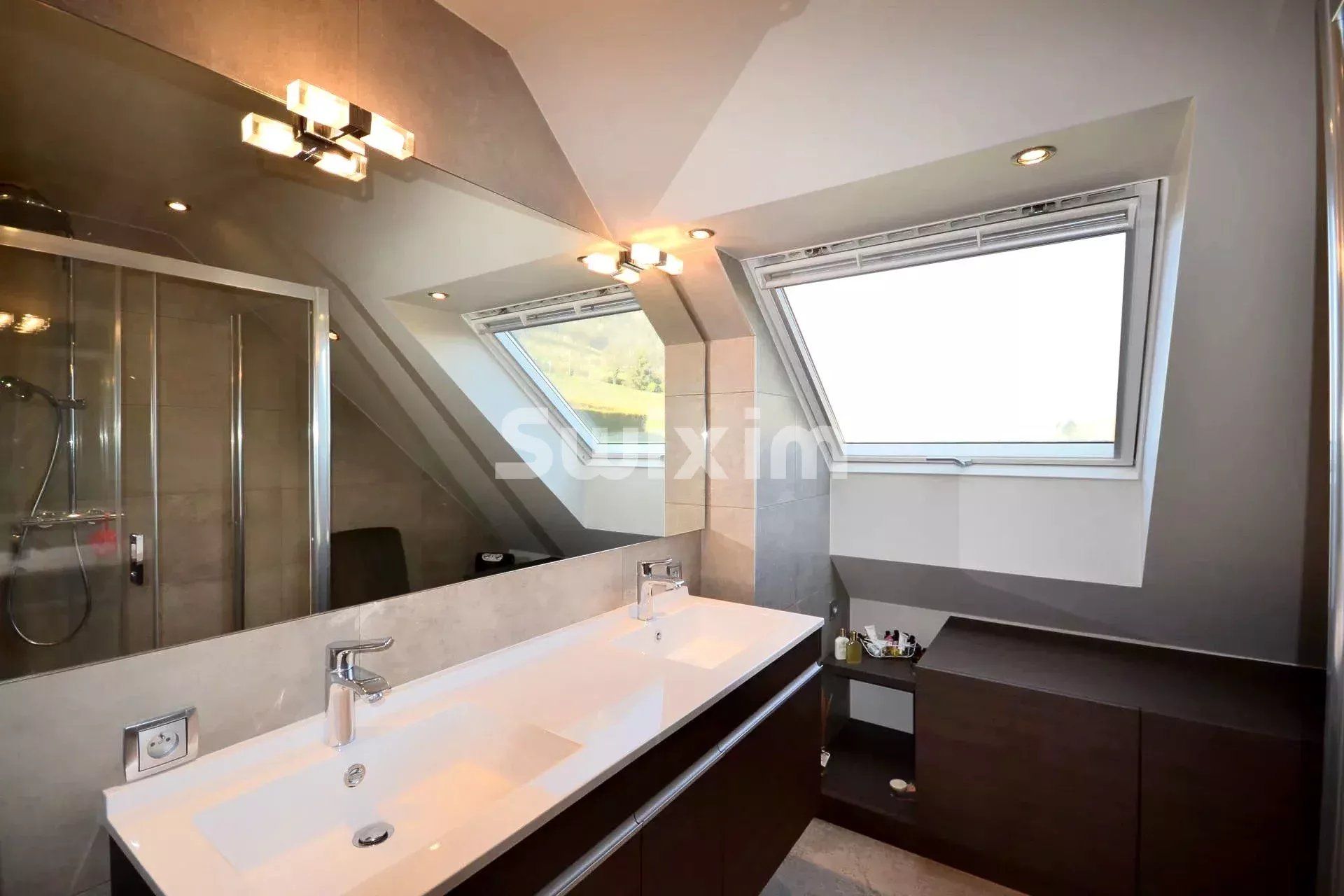 house 6 Rooms for sale on Annecy (74000)