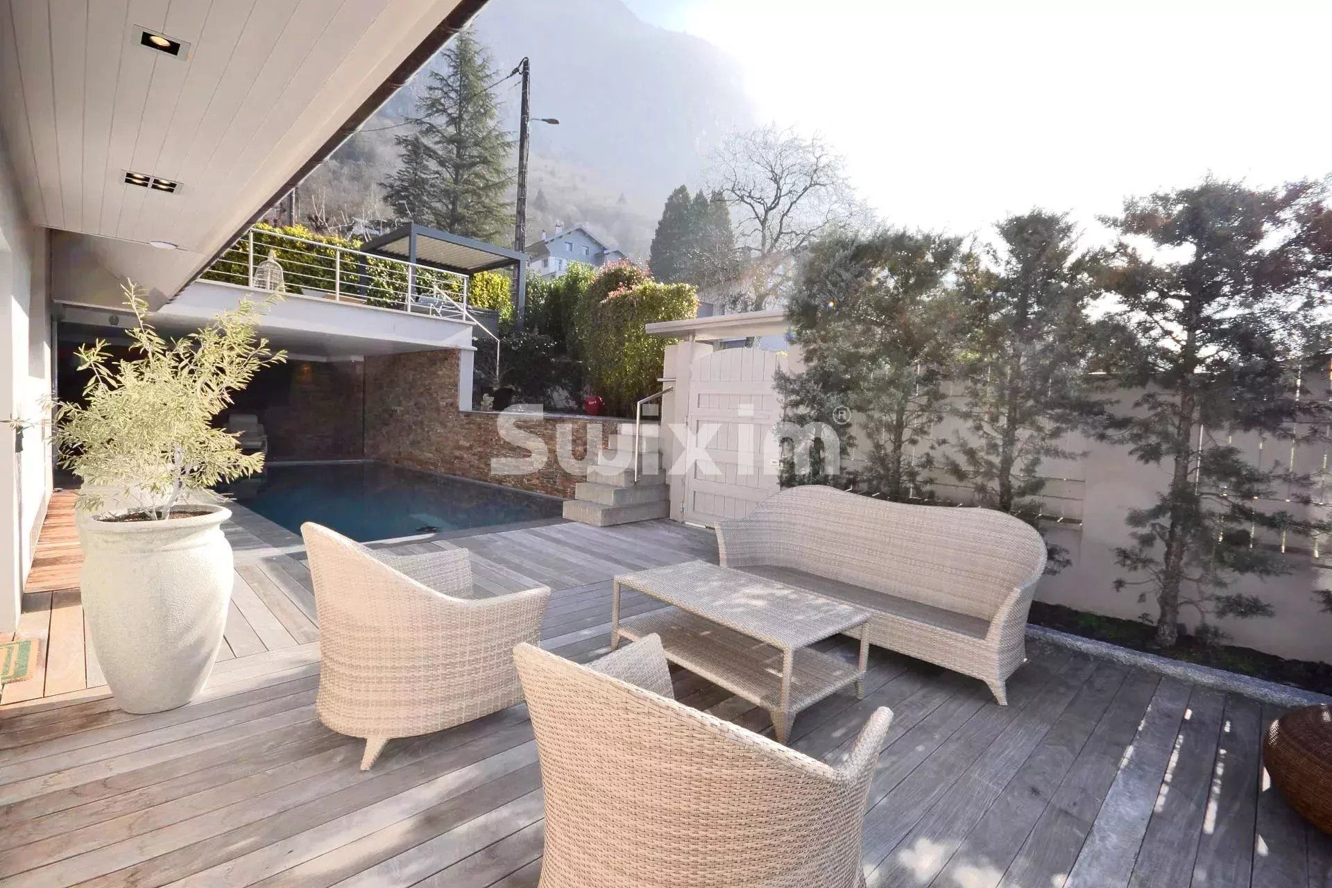 house 6 Rooms for sale on Annecy (74000)