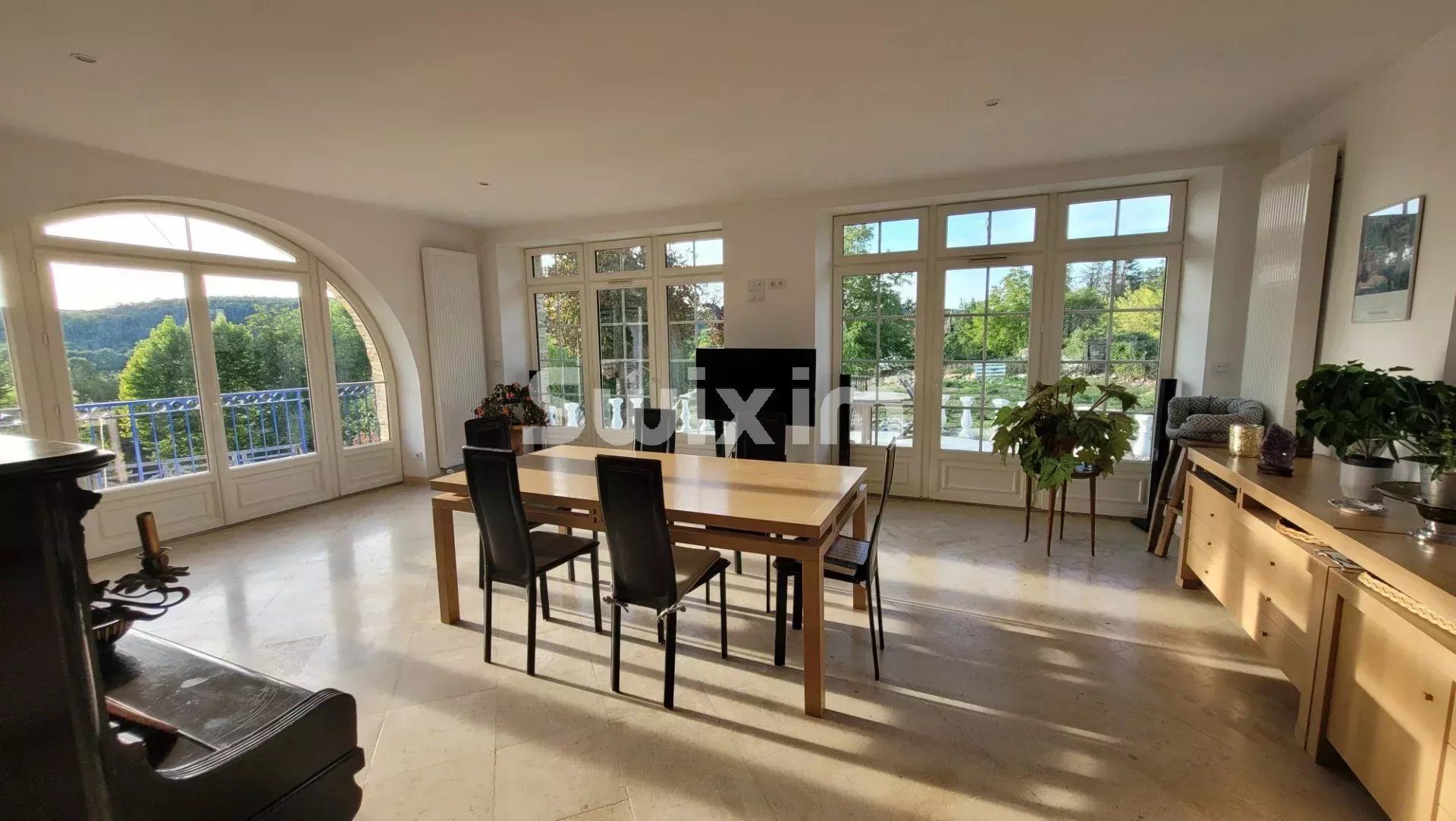 casa 9 Camere in vendita su Avallon (89200)