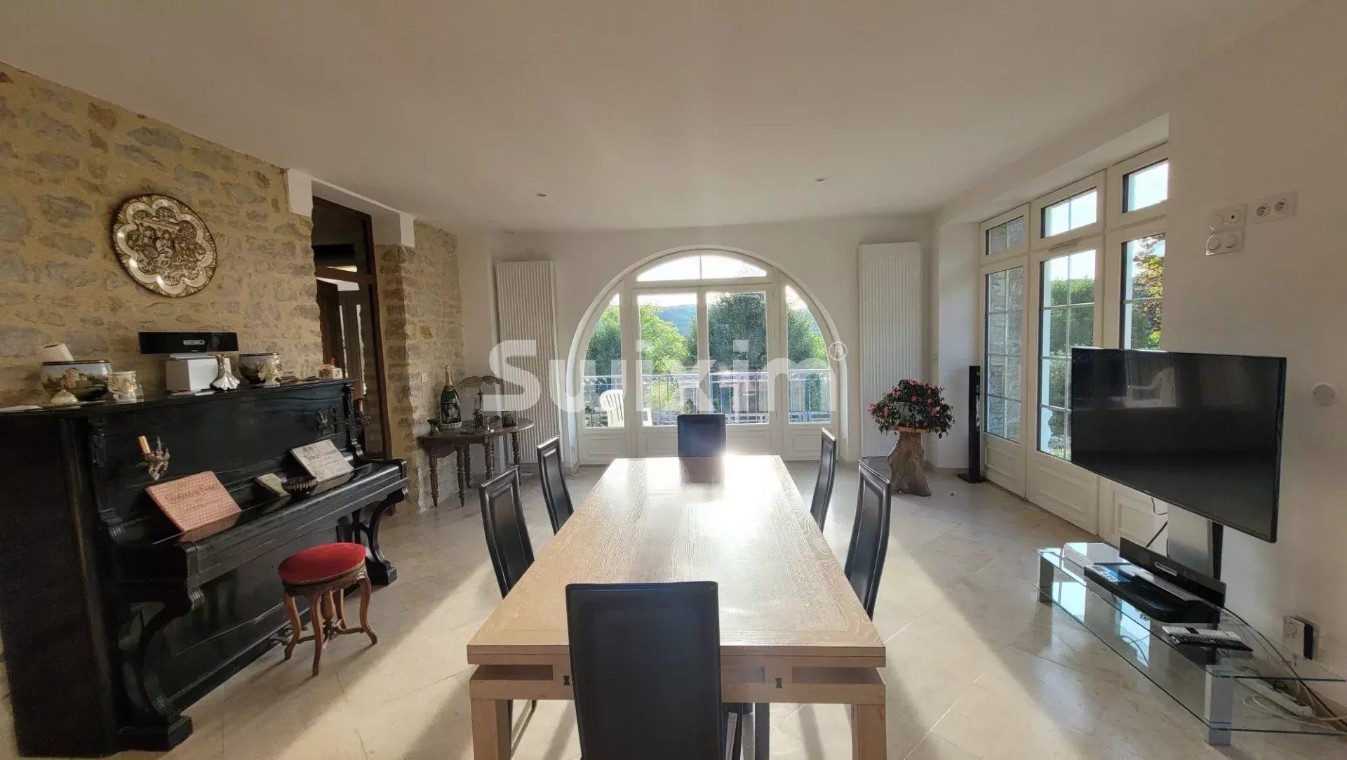 casa 9 Camere in vendita su Avallon (89200)