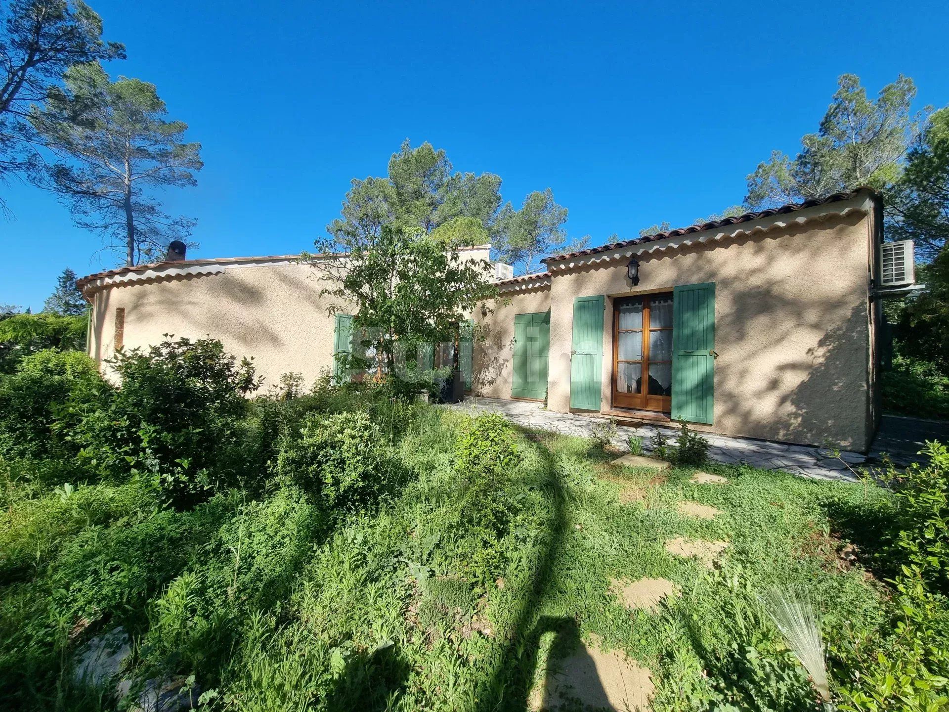 house 6 Rooms for sale on Les Arcs (83460)