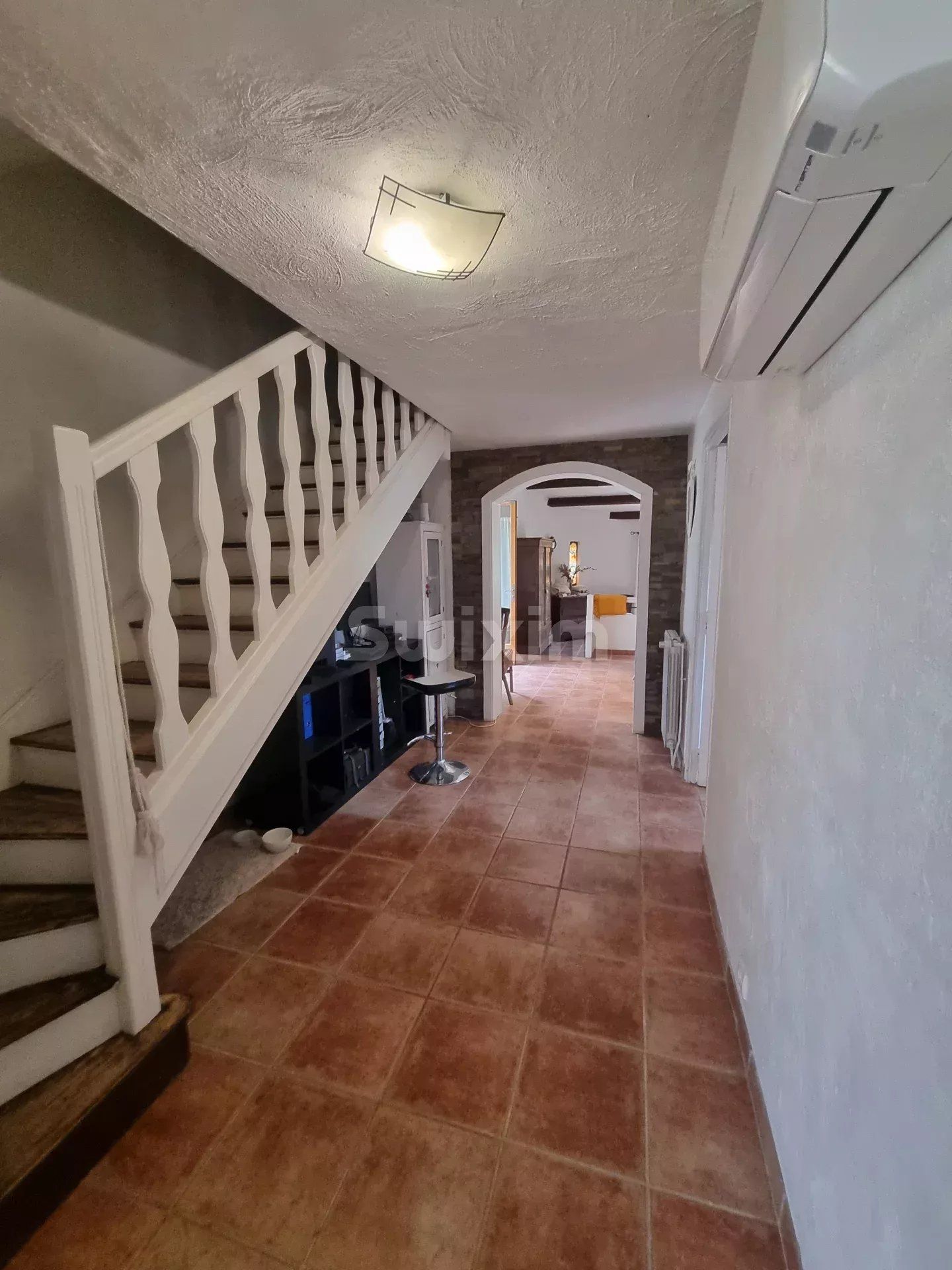 house 6 Rooms for sale on Les Arcs (83460)