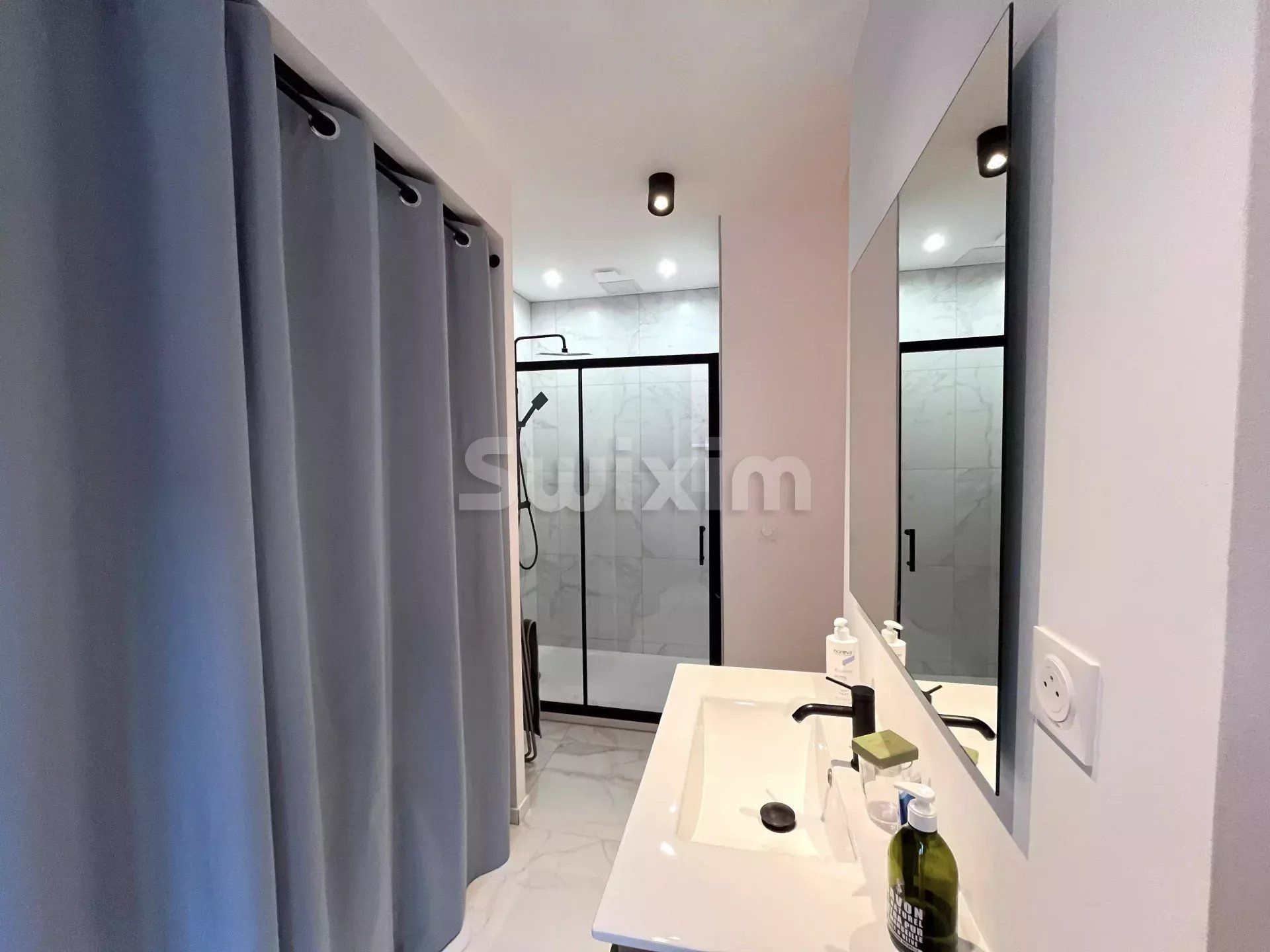 townhouse 8 Rooms for sale on Les Arcs (83460)