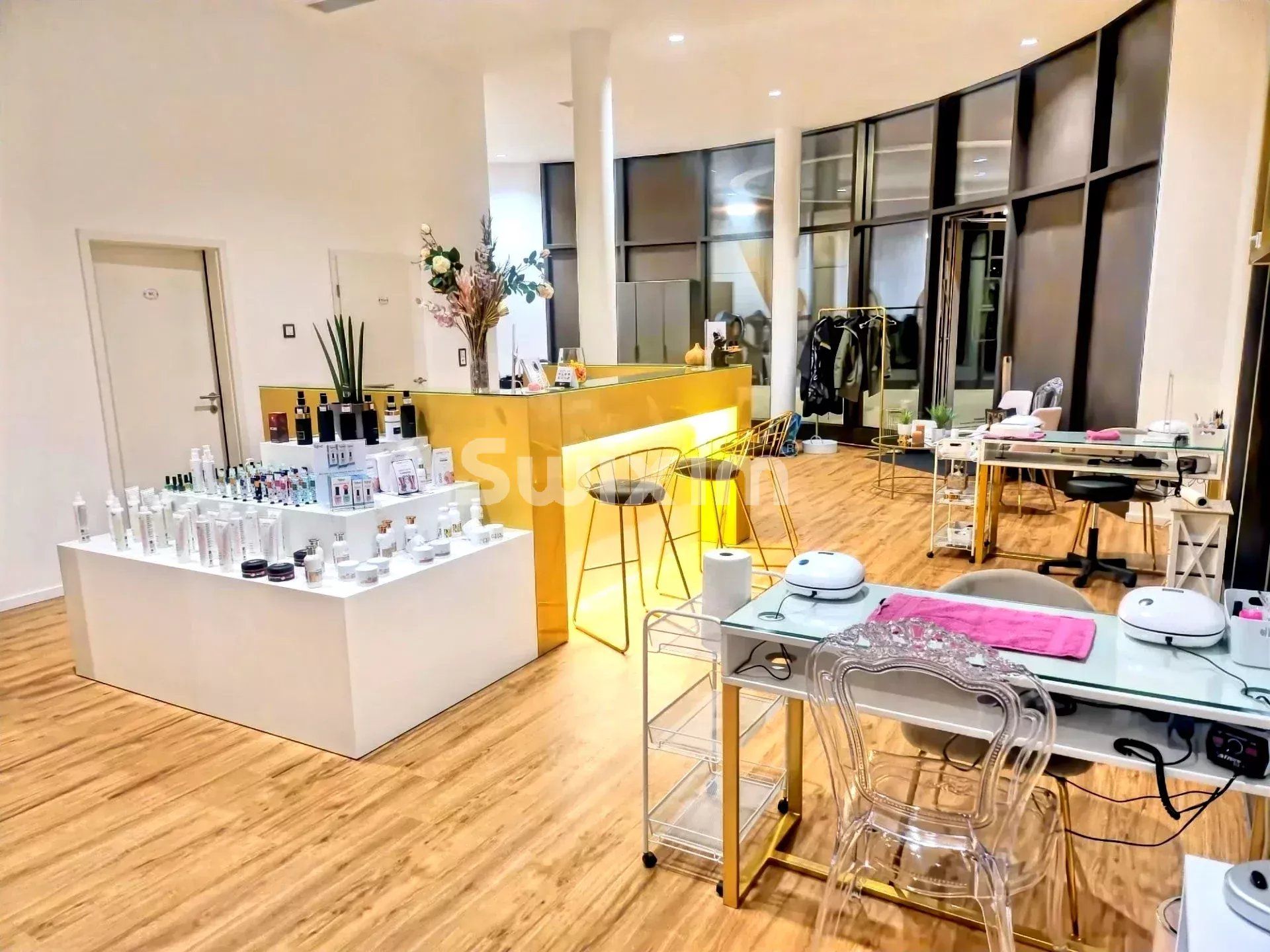 commercial local 3 Rooms for sale on Genève (1200)