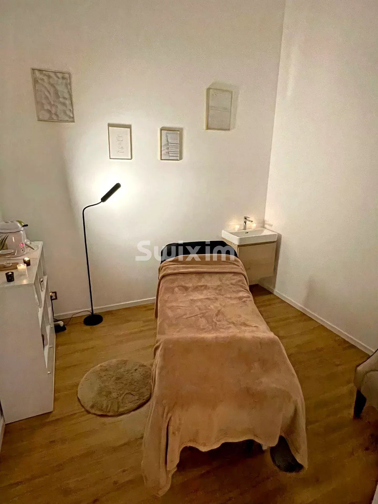 commercial local 3 Rooms for sale on Genève (1200)
