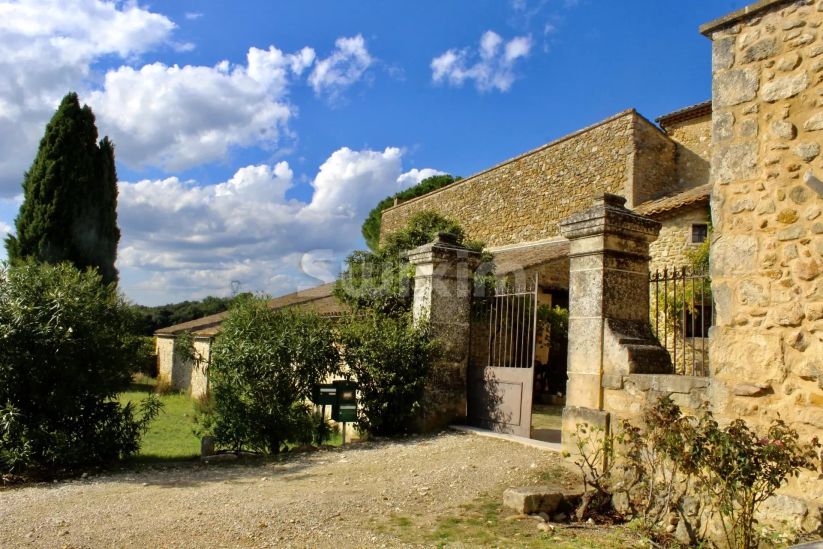 Vente Mas La Garde-Adhémar 8 Pièces 300 m²