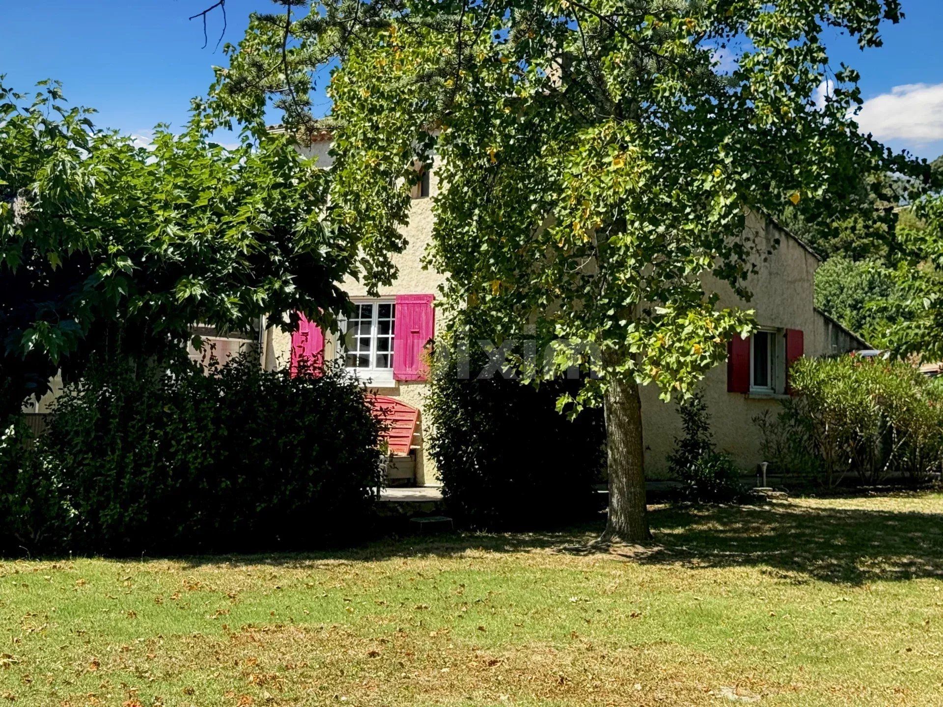 propriété 5 Pièces en vente sur Colonzelle (26230)