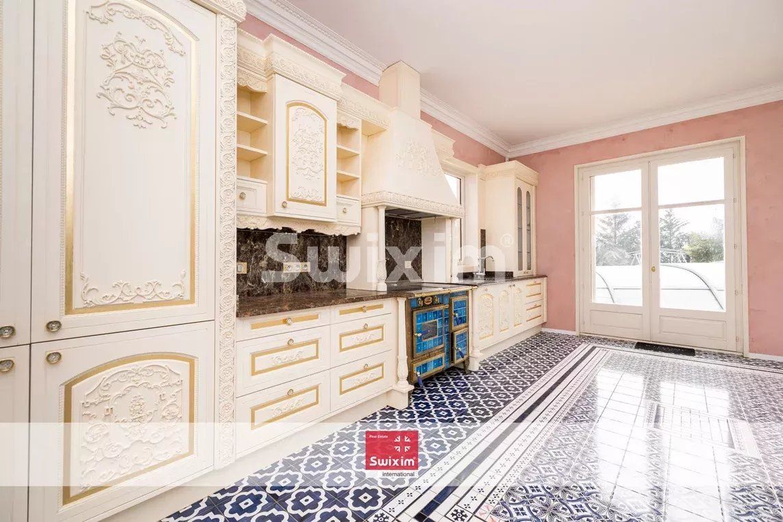 casa 20 Camere in vendita su Gex (01170)