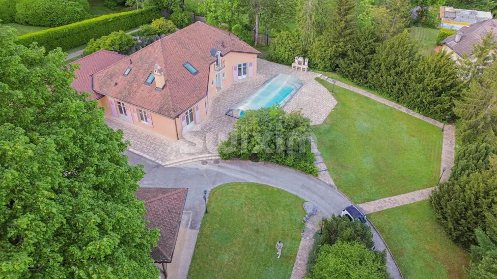 Vente Maison Gex 20 Pièces 480 m²