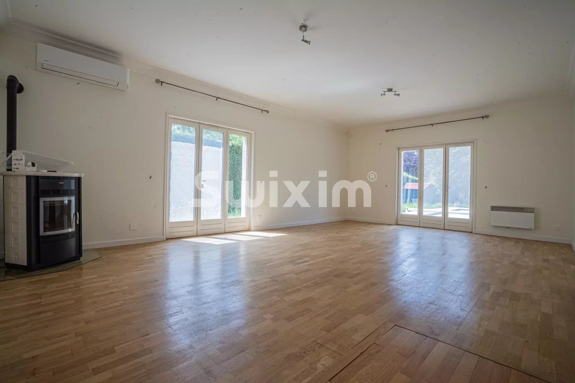 casa 8 Quartos para venda sobre Cessy (01170)