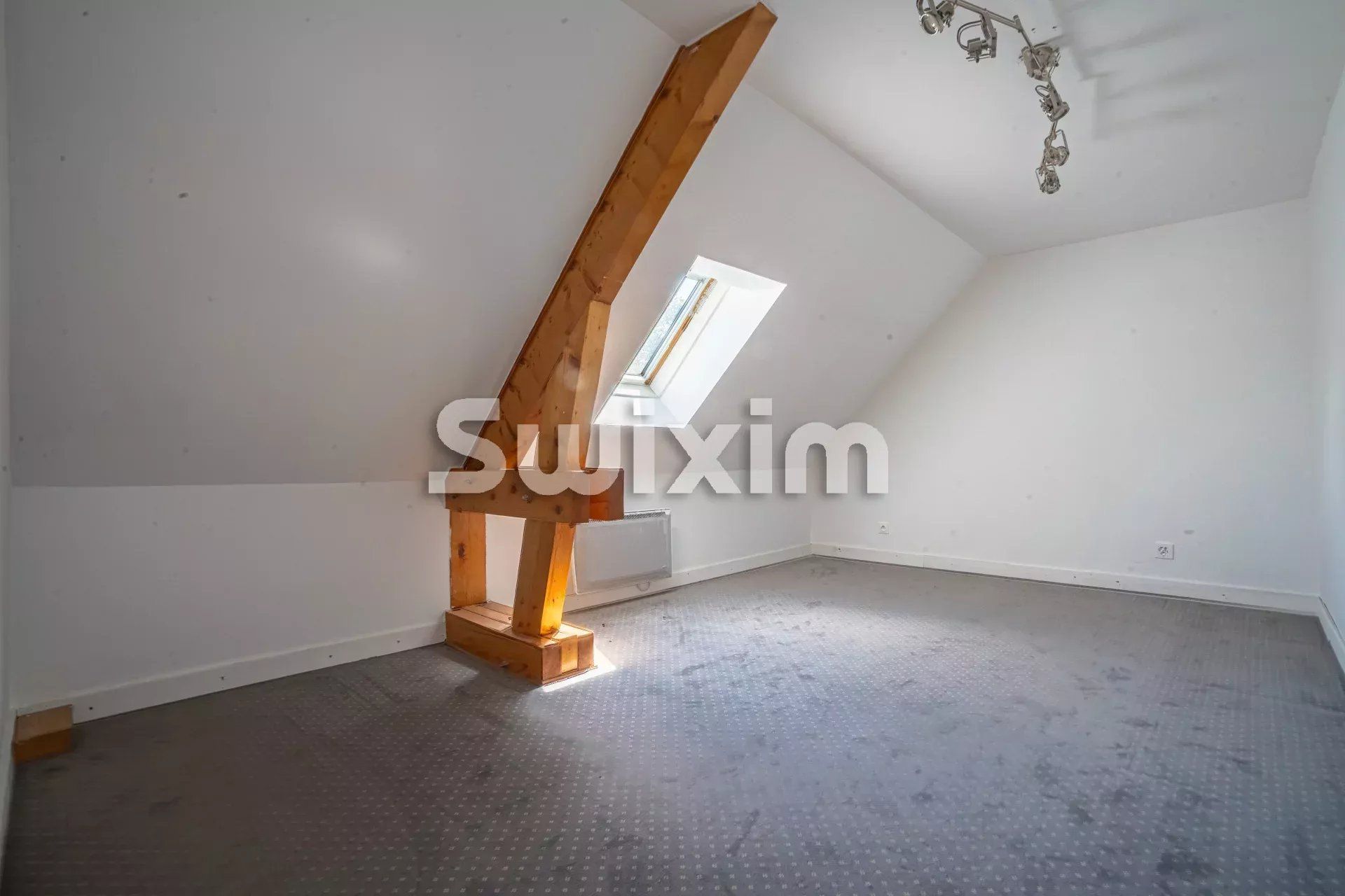 casa 8 Camere in vendita su Cessy (01170)