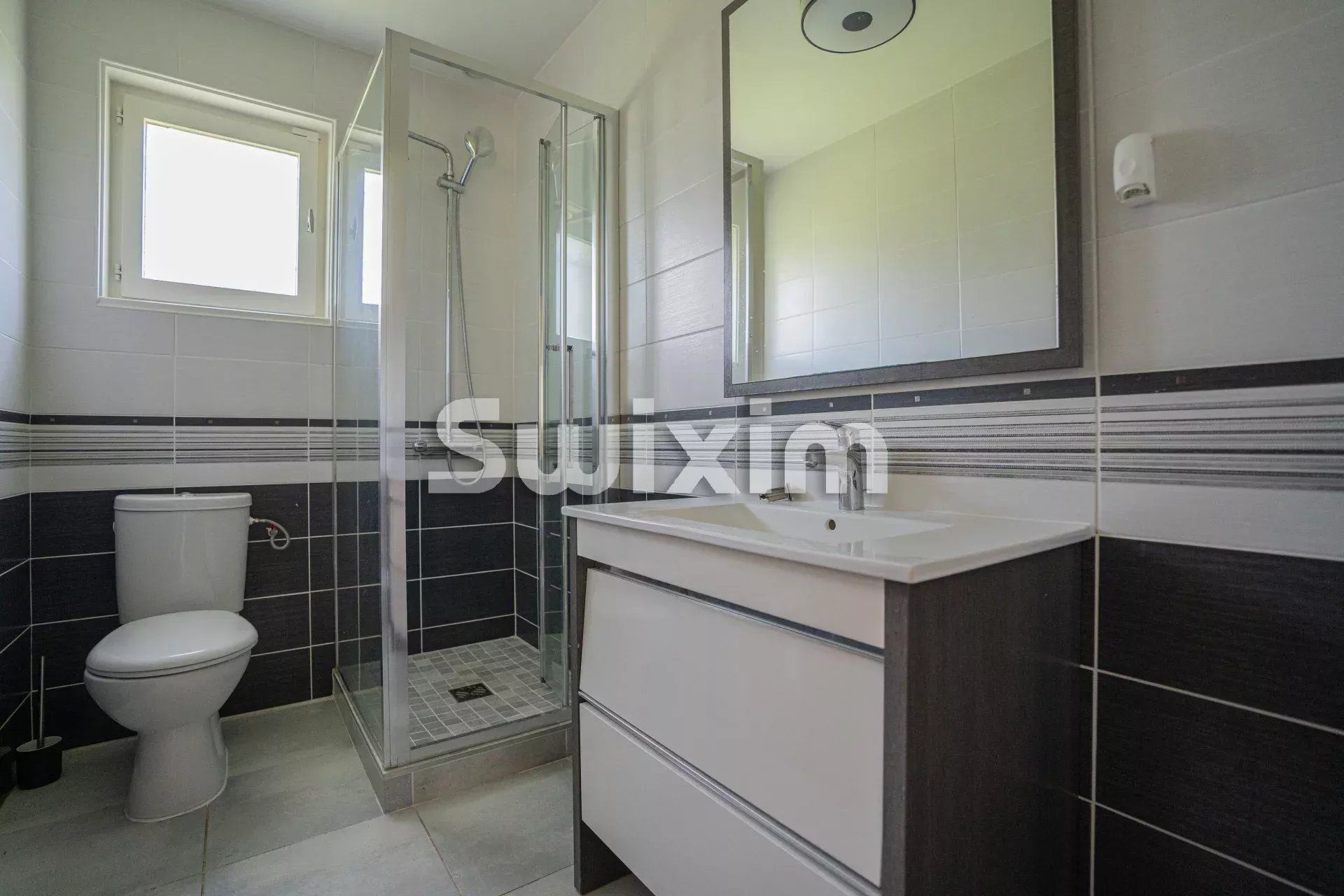 casa 8 Camere in vendita su Cessy (01170)