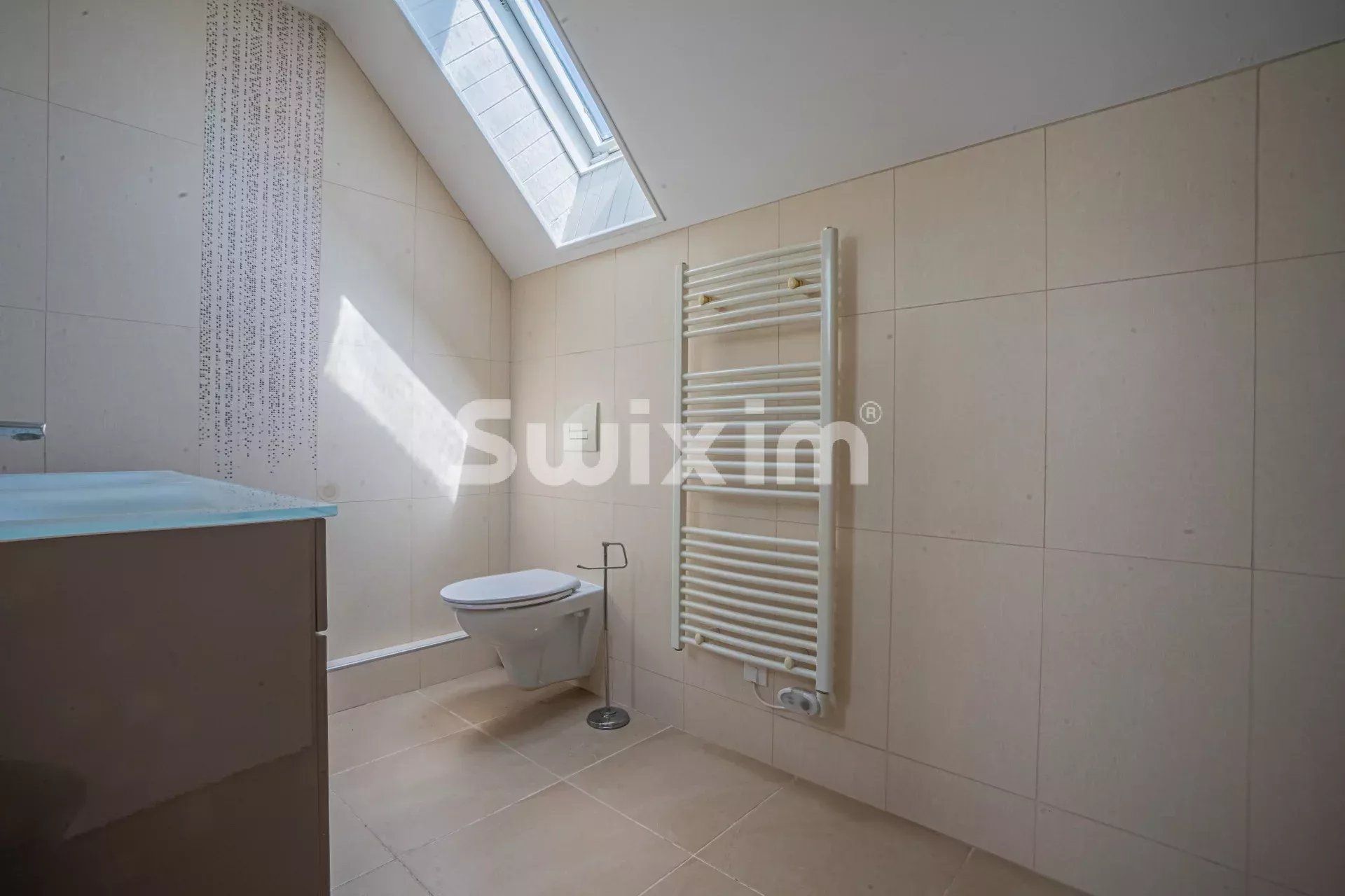 casa 8 Quartos para venda sobre Cessy (01170)