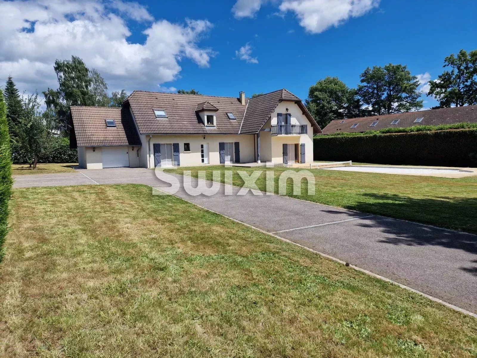 casa 8 Camere in vendita su Cessy (01170)