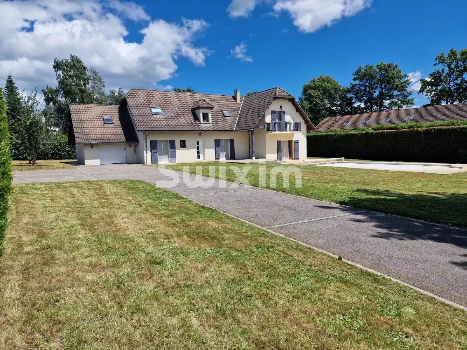 casa 8 Quartos para venda sobre Cessy (01170)