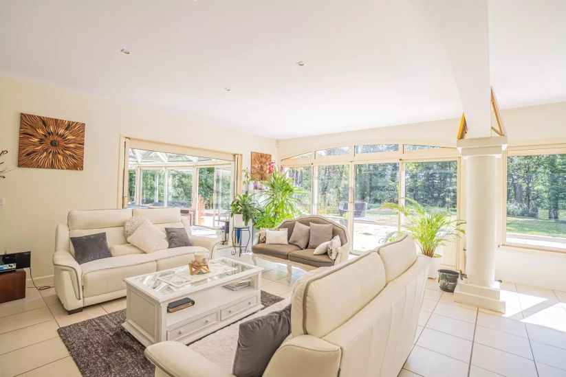 Vente Maison Gex 10 Pièces 360 m²