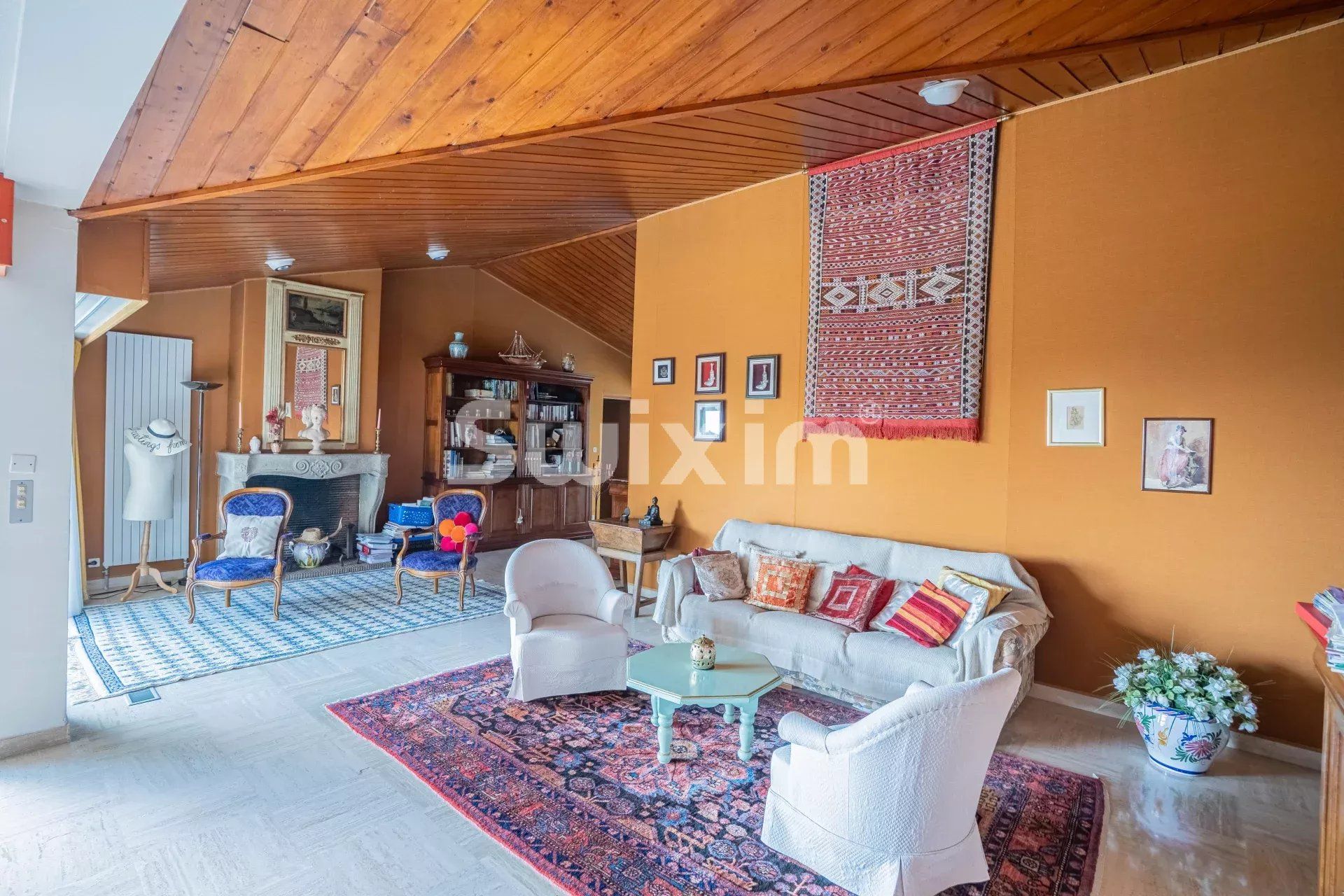 house 8 Rooms for sale on Divonne-les-Bains (01220)