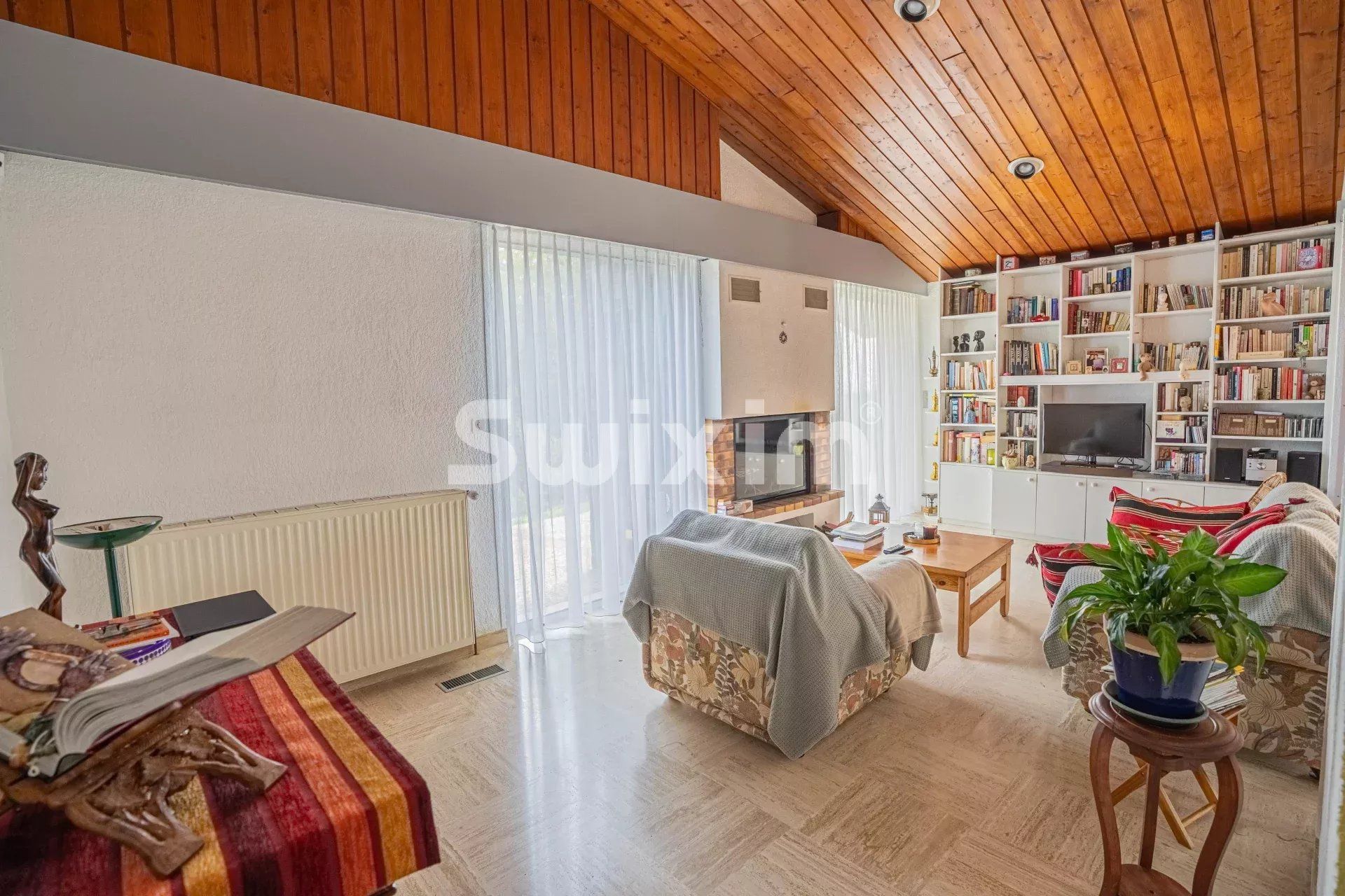 house 8 Rooms for sale on Divonne-les-Bains (01220)