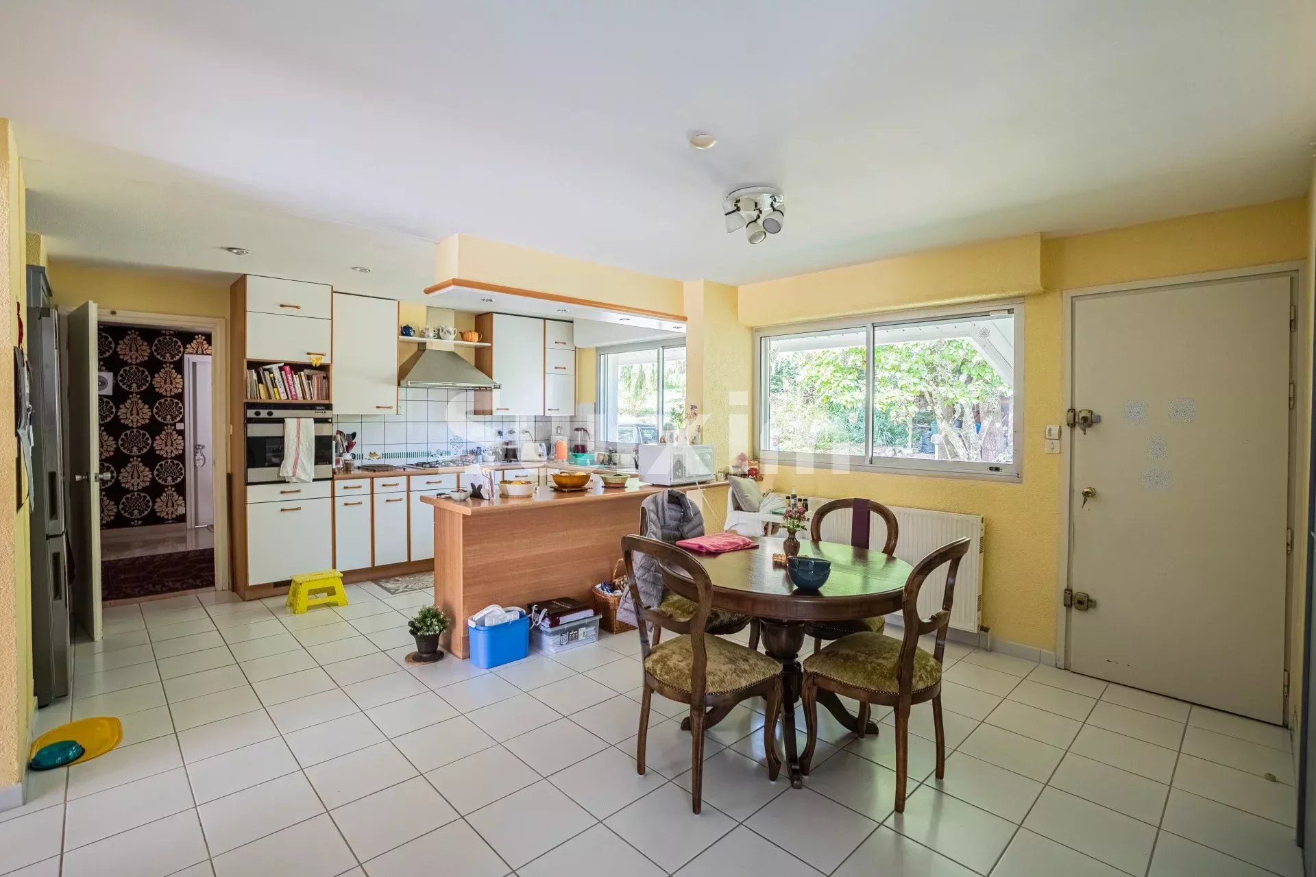 house 8 Rooms for sale on Divonne-les-Bains (01220)