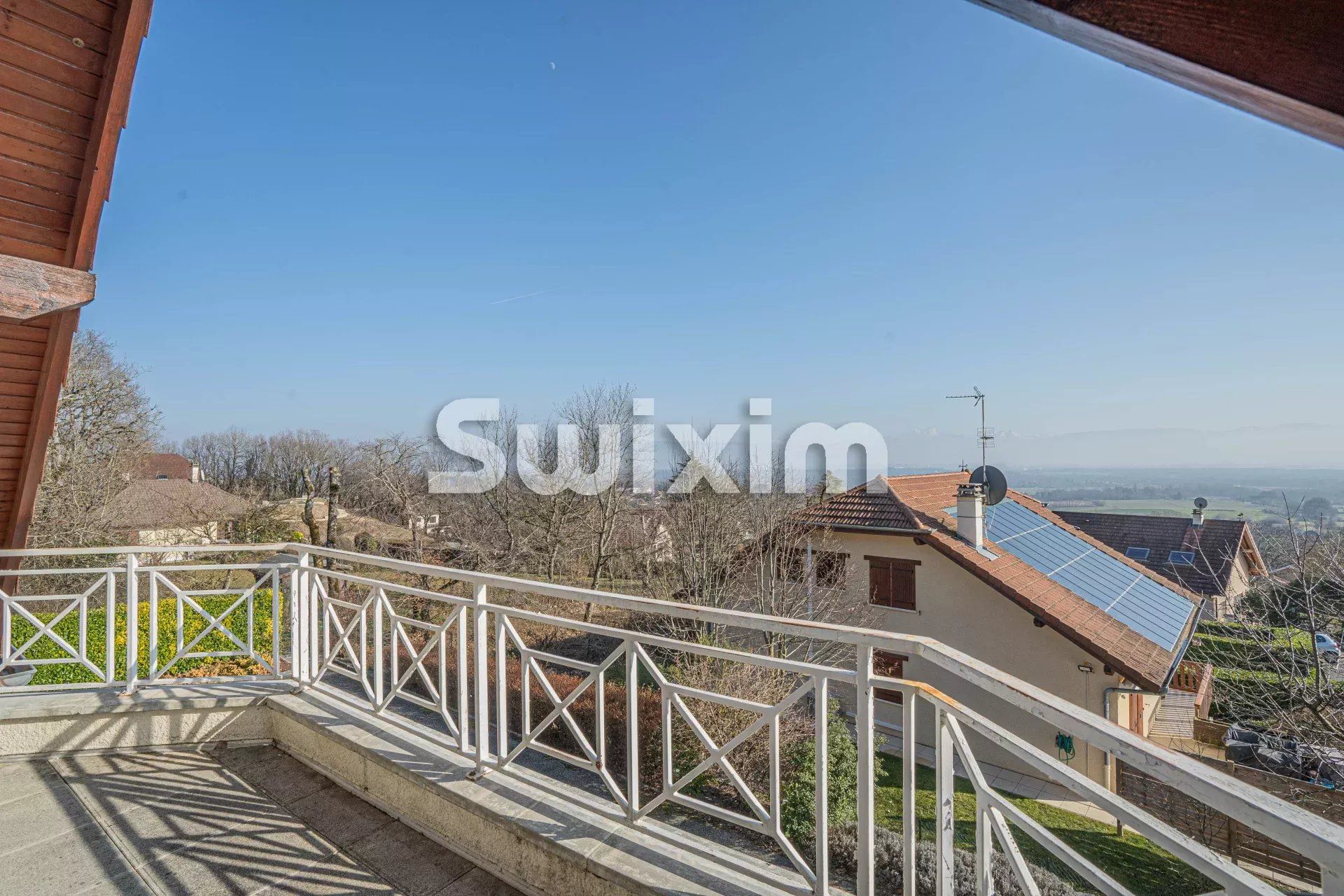 house 8 Rooms for sale on Crozet (01170)