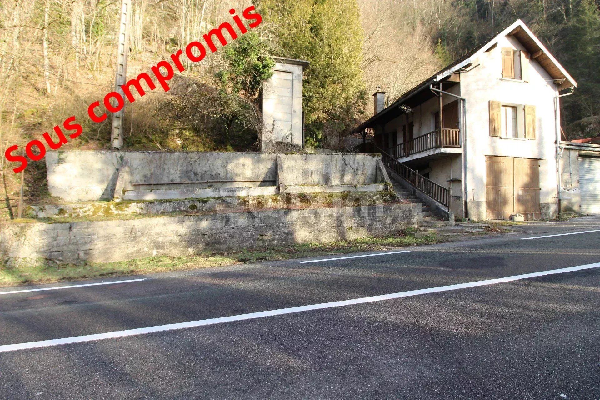 house 3 Rooms for sale on Saint-Hippolyte (25190)