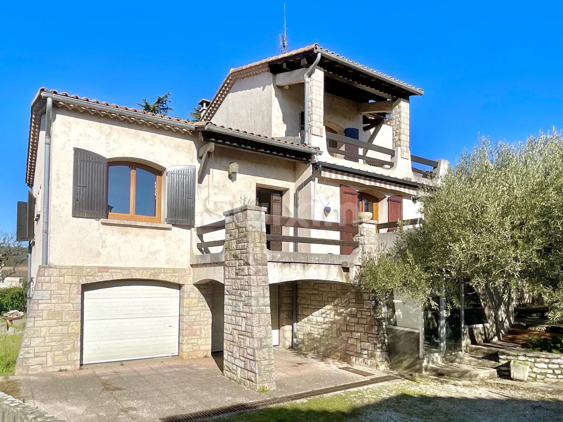 villa 6 Camere in vendita su Alès (30100)