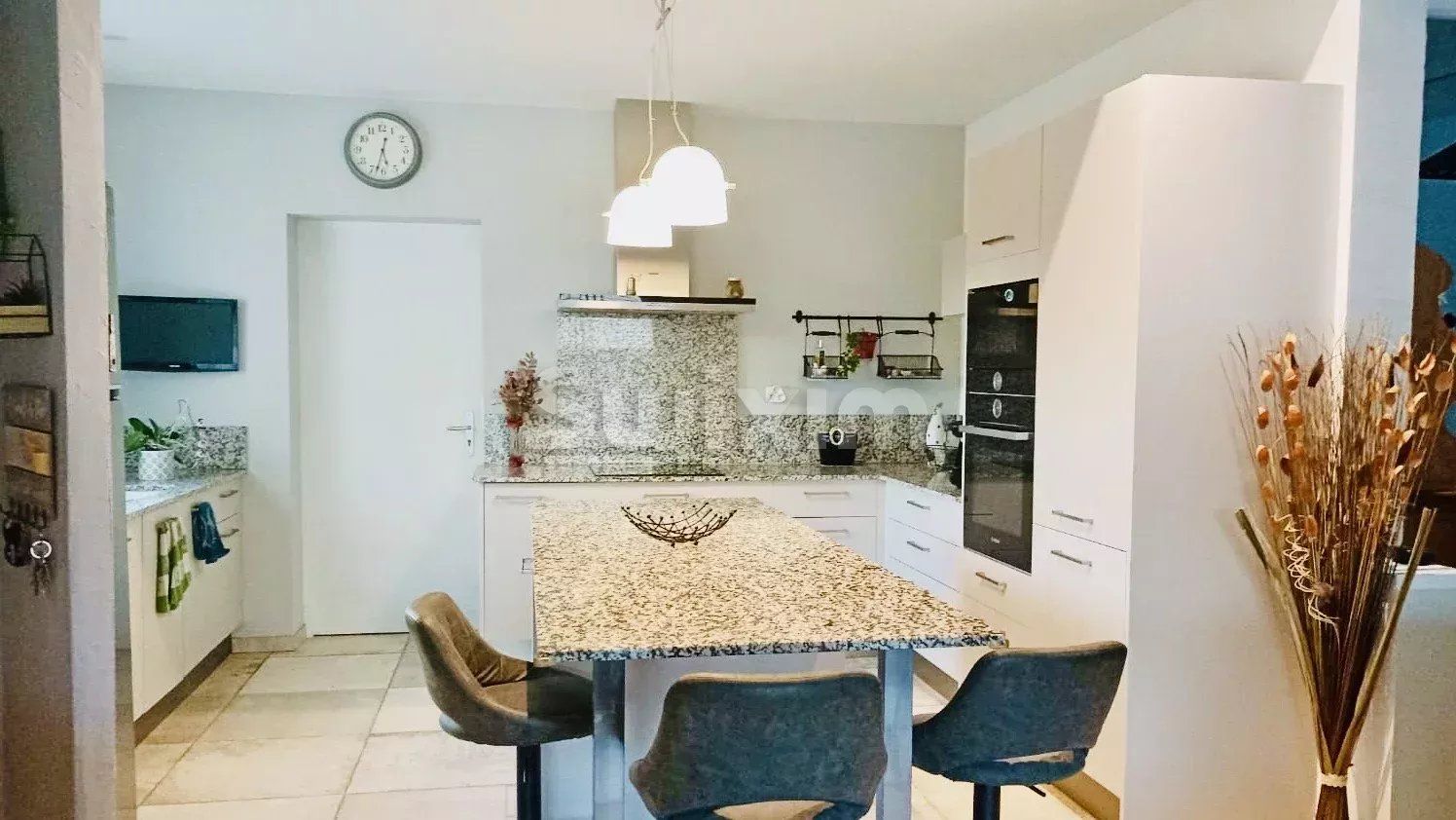 villa 5 Rooms for sale on Cornillon (30630)