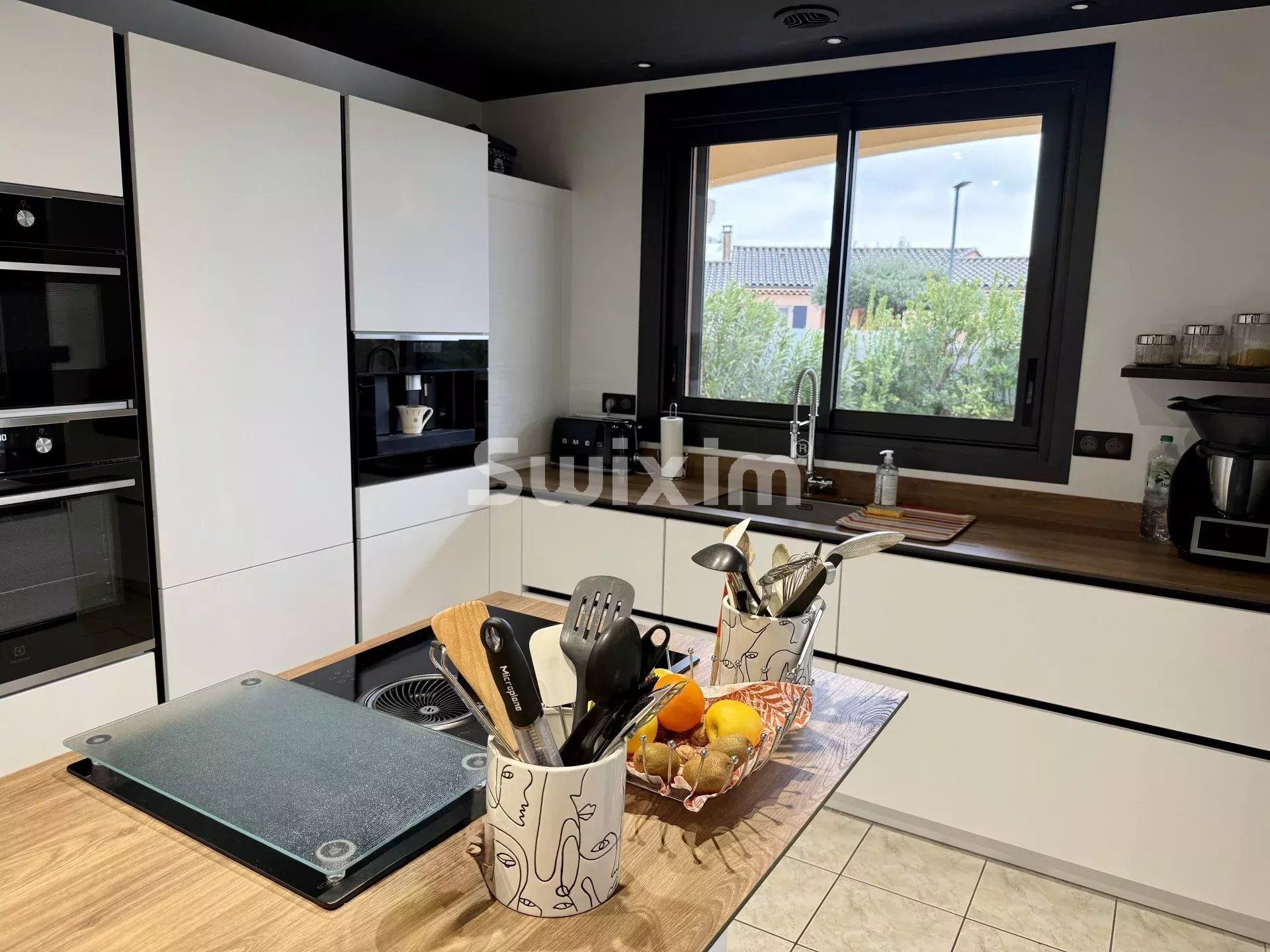 house 7 Rooms for sale on Montélimar (26200)